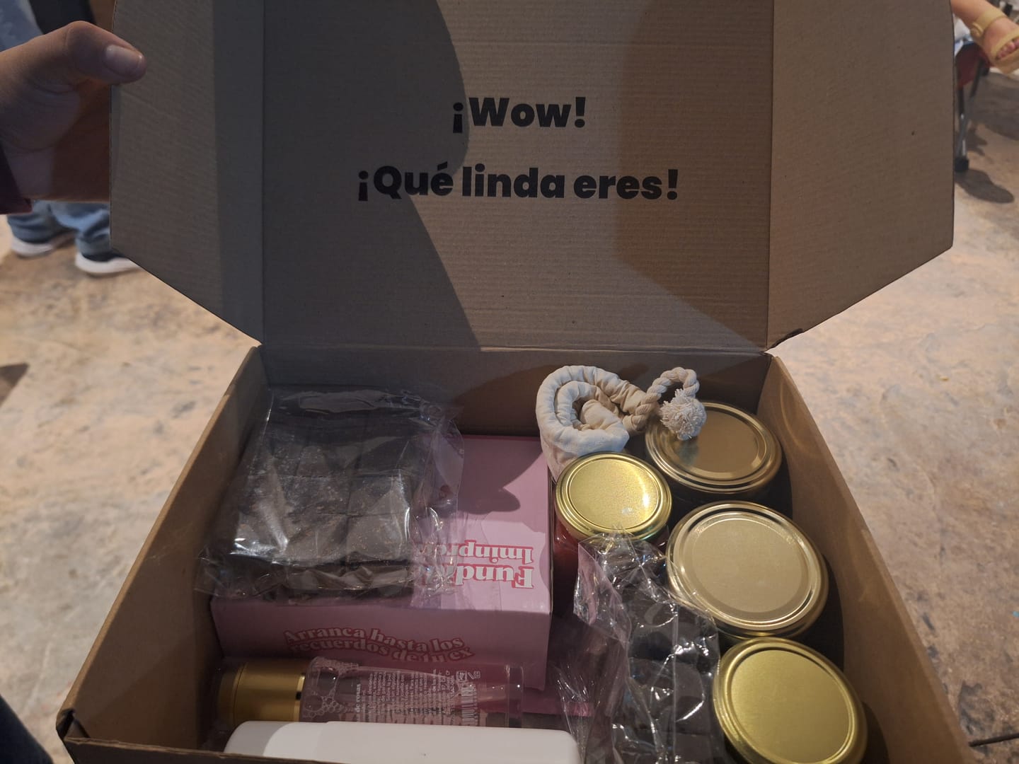 Customer photo review of Kit 1minpretty: 2 tarros de cera + fundidor + refill + exfoliante + crema pepino + agua rosas + talco para depilar con envío gratis mx