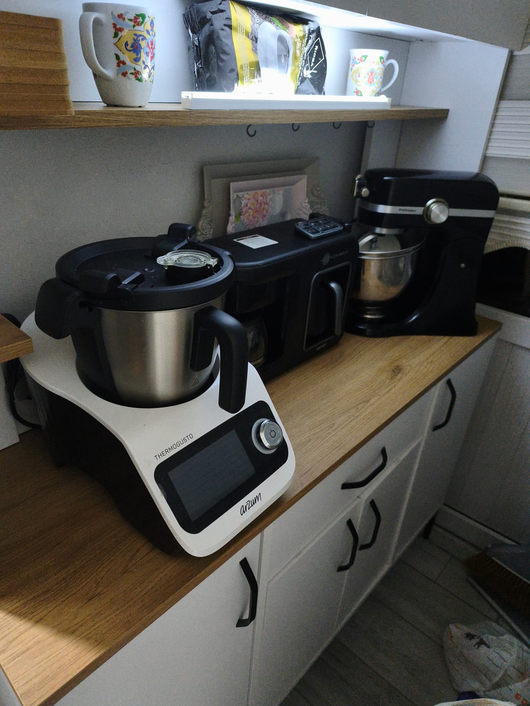 Customer photo review of Rani JE177 Çok Amaçlı Dolap 8 Kapaklı Raflı Kiler Mutfak Dolabı Sepet Ceviz - Beyaz