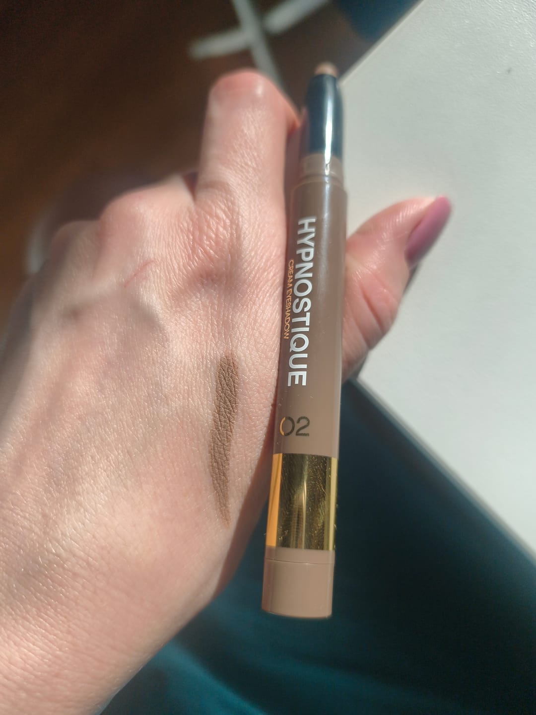 Customer photo review of Krēmveida acu ēnu zīmulis Vivienne Sabo Hypnostique Cream Eyeshadow Stick