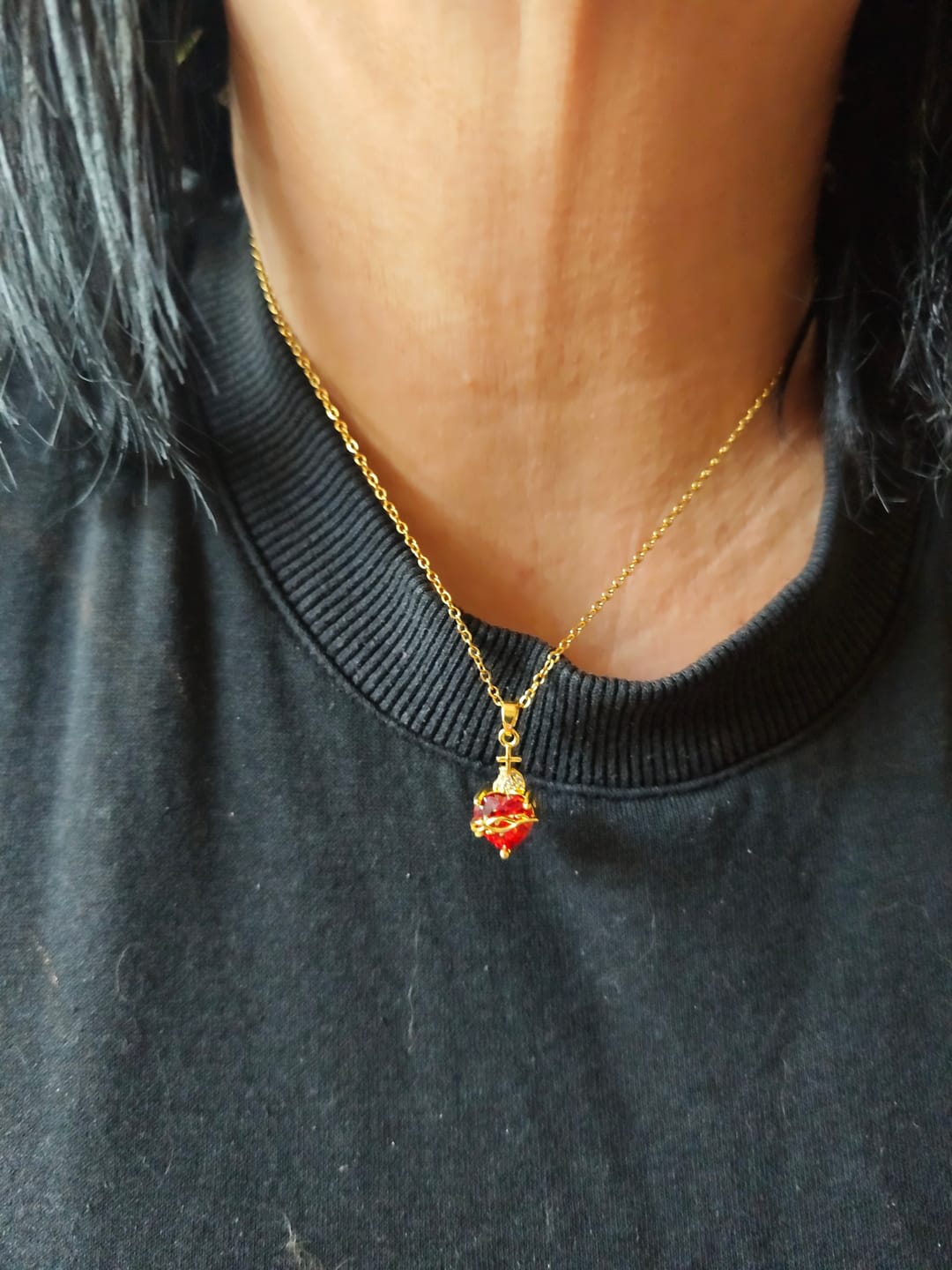 Customer photo review of Christianartworkshop Moderne und minimalistische Liebeskreuz-Halskette: Eine atemberaubende Fusion aus zeitgenössischem Design und zeitloser Symbolik