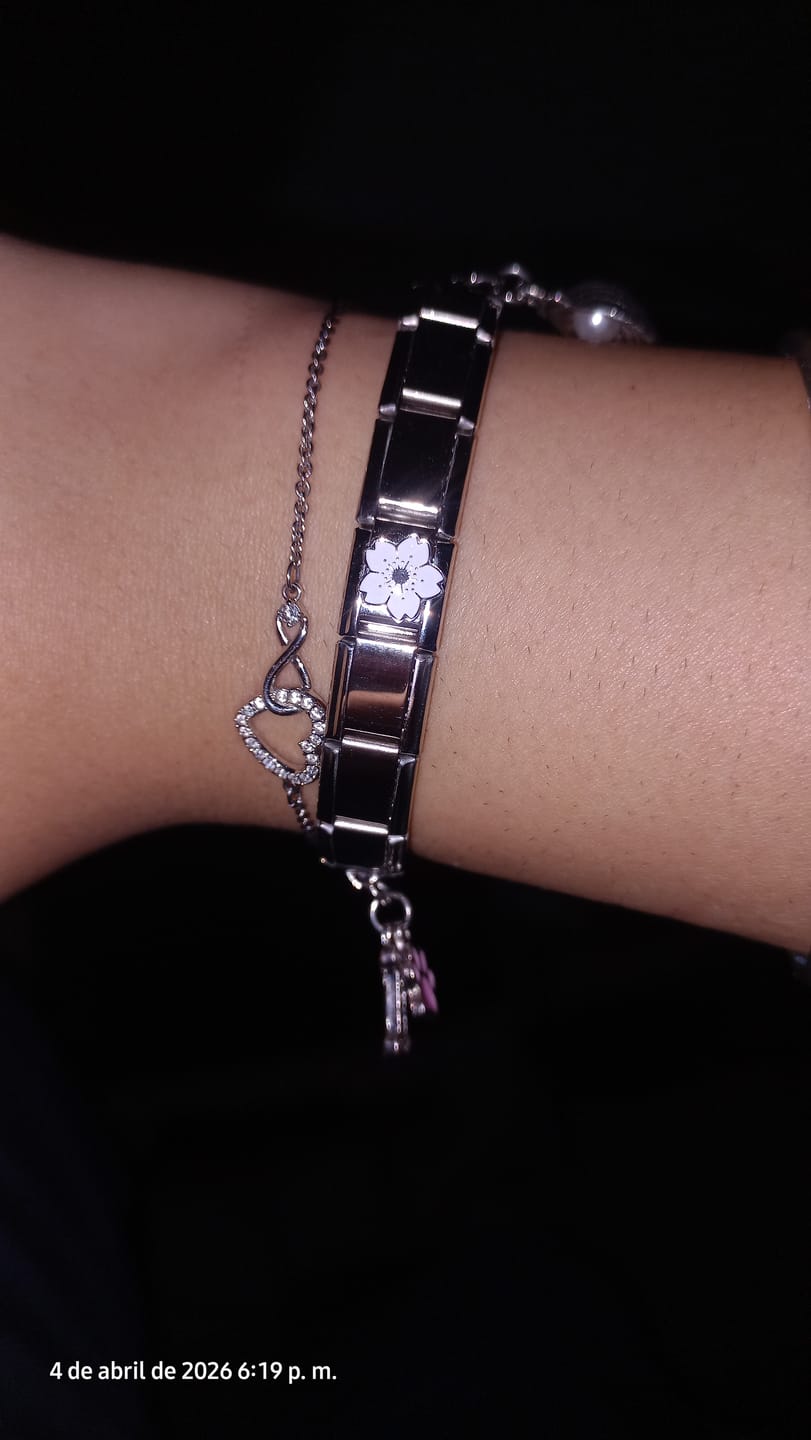 Customer photo review of Charm Flor Blanca