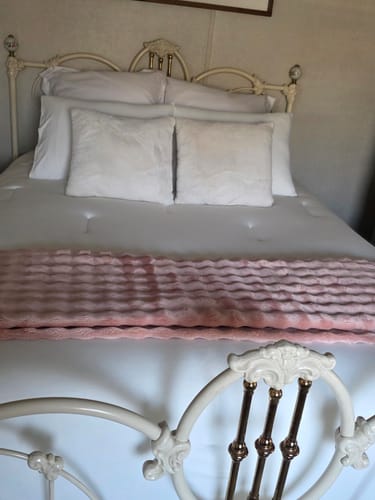Customer photo review of MarshMellow Comforter