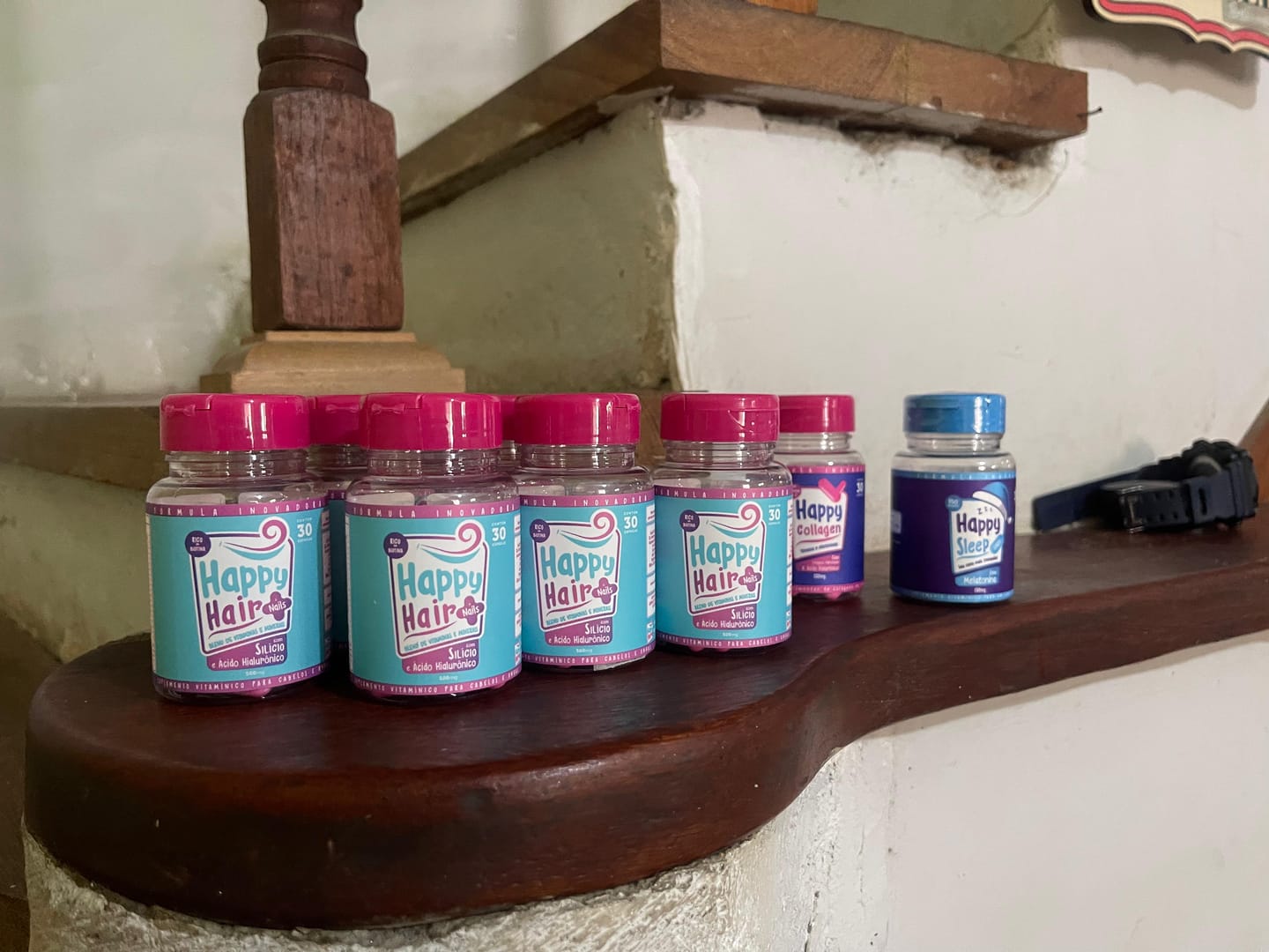 Customer photo review of Happy Hair 3 Potes + 3 Potes Grátis + 1 Pote de Melatonina + 1 Pote de Colágeno (Total 8 Potes)