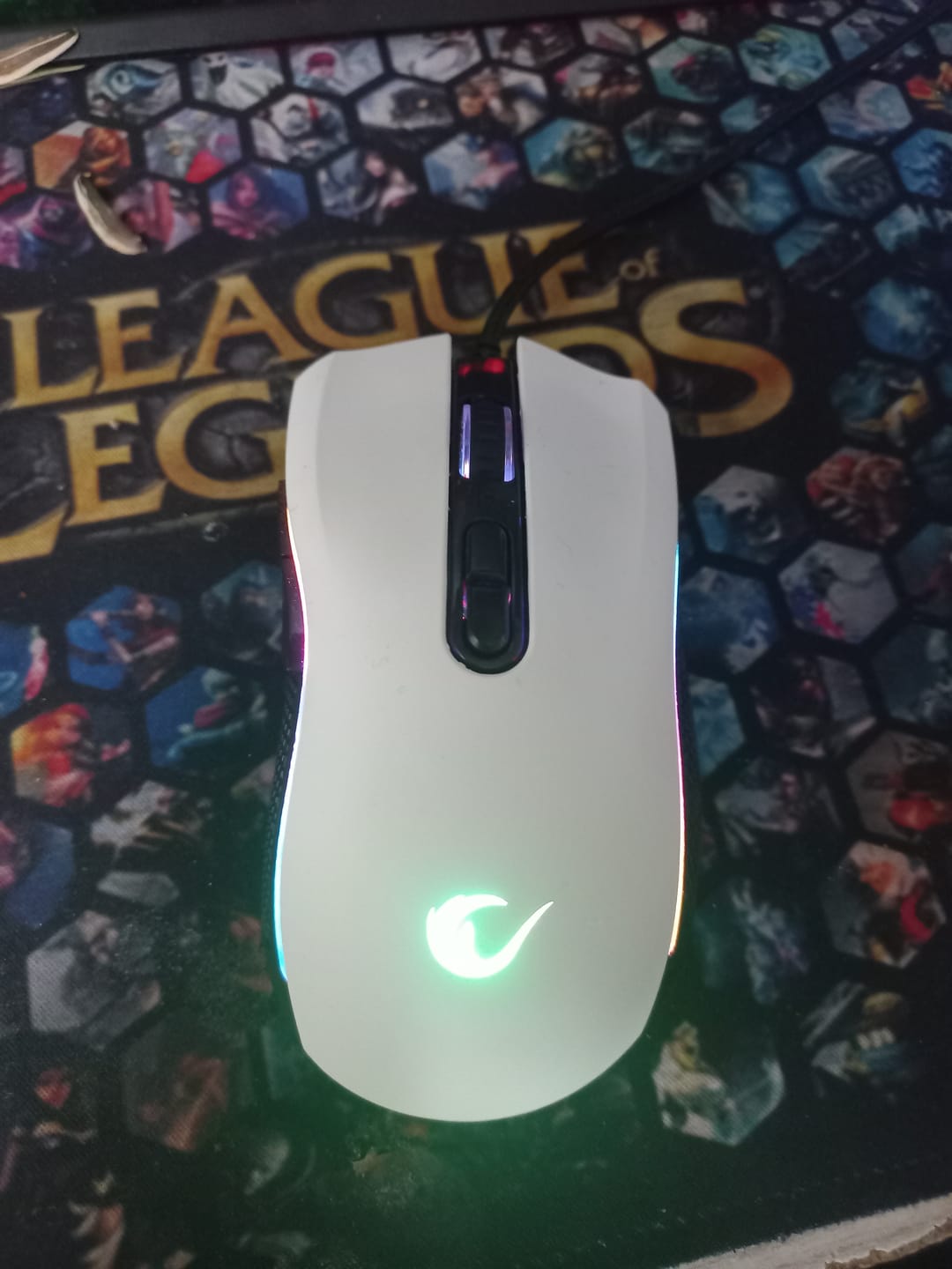 Customer photo review of Smx-R44 V2 Makrolu 12800 Dpi 80 Million Huano Switch Oyuncu Mouse-Beyaz