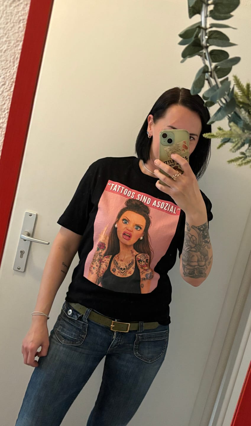 Customer photo review of Asozial - Premium Shirt