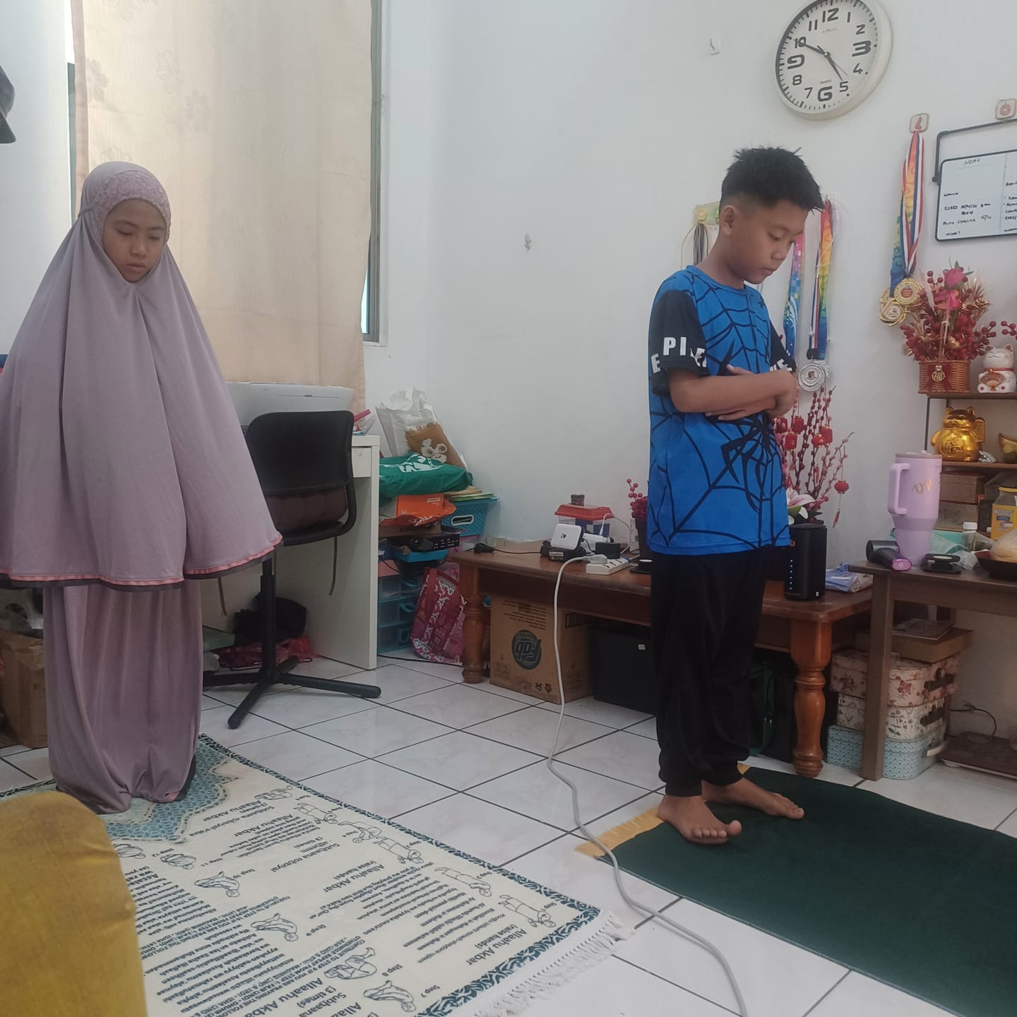 Customer photo review of Dark Arabic Calligraphy  Padded Prayer Mat