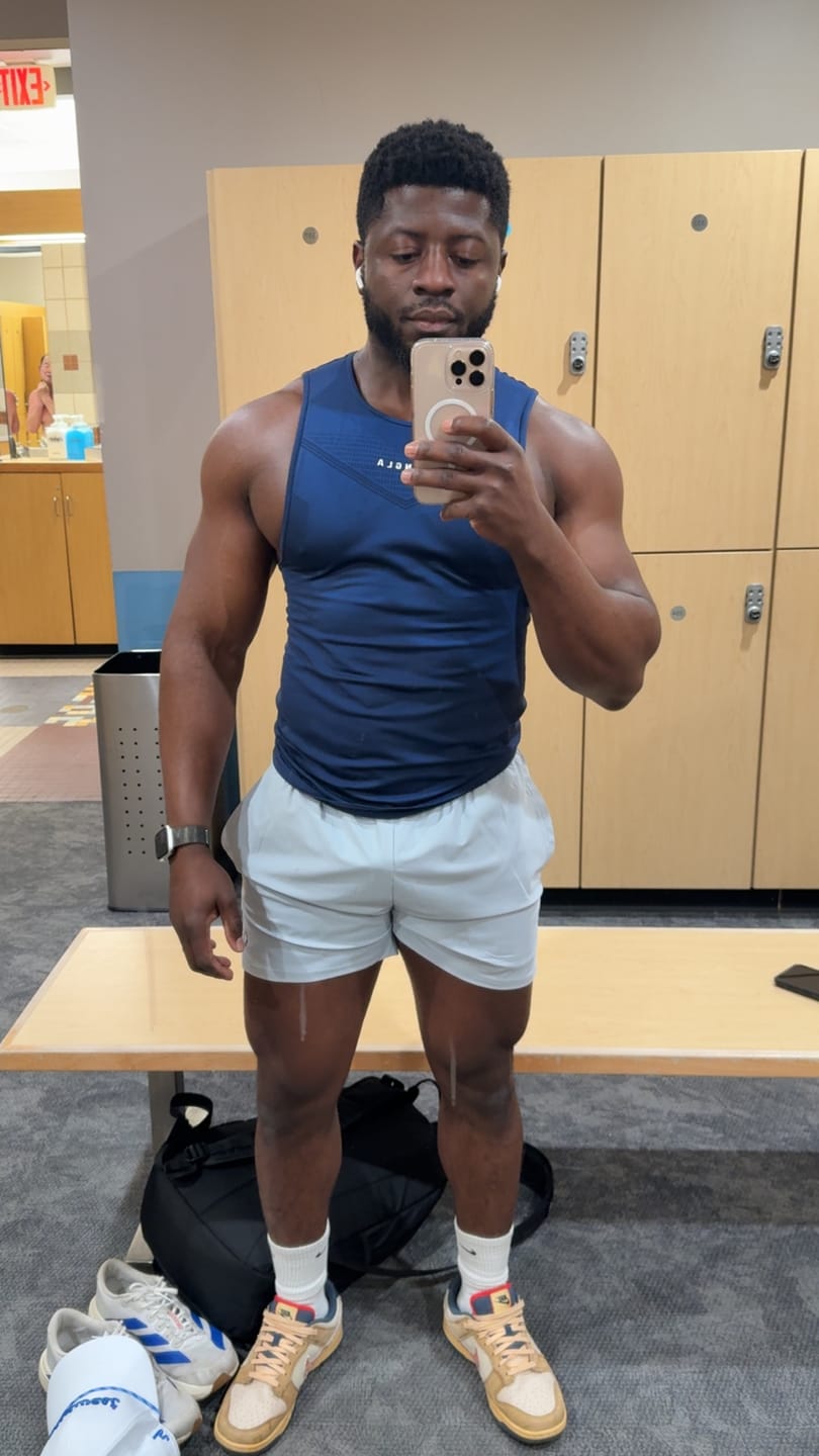 Customer photo review of Essential Shorts 5" Inseam