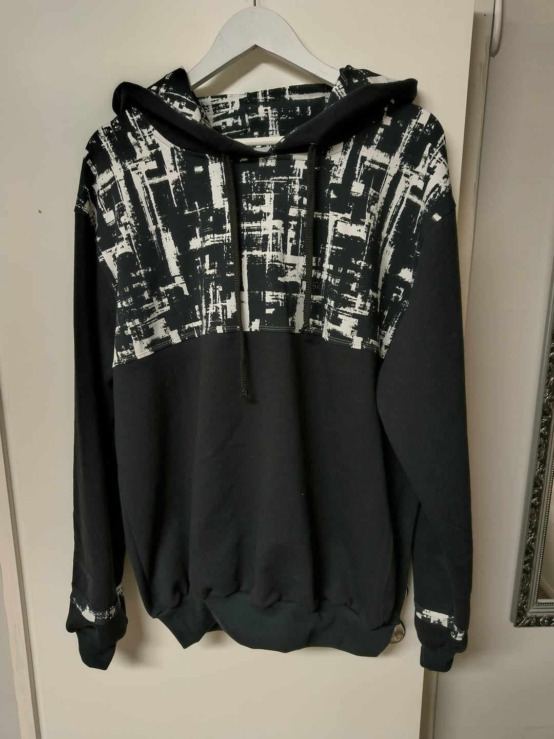 Customer photo review of Punamusta Ruutu Neulos - Pala
