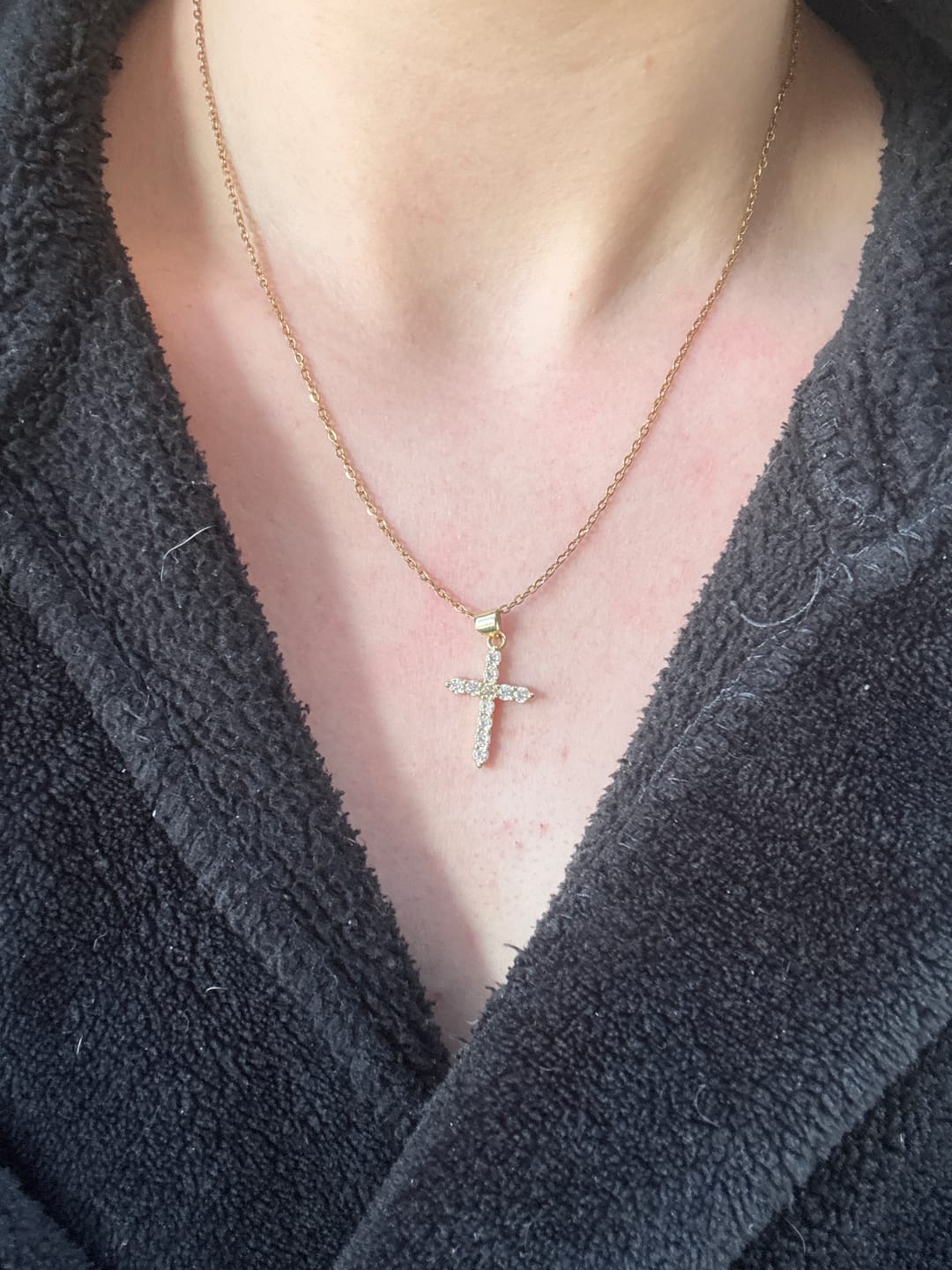 Customer photo review of Collier Croix Cristal Simple