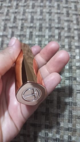 Customer photo review of O.TWO.O MISTY KISS LOCK COLOUR MATTE LIPSTICK