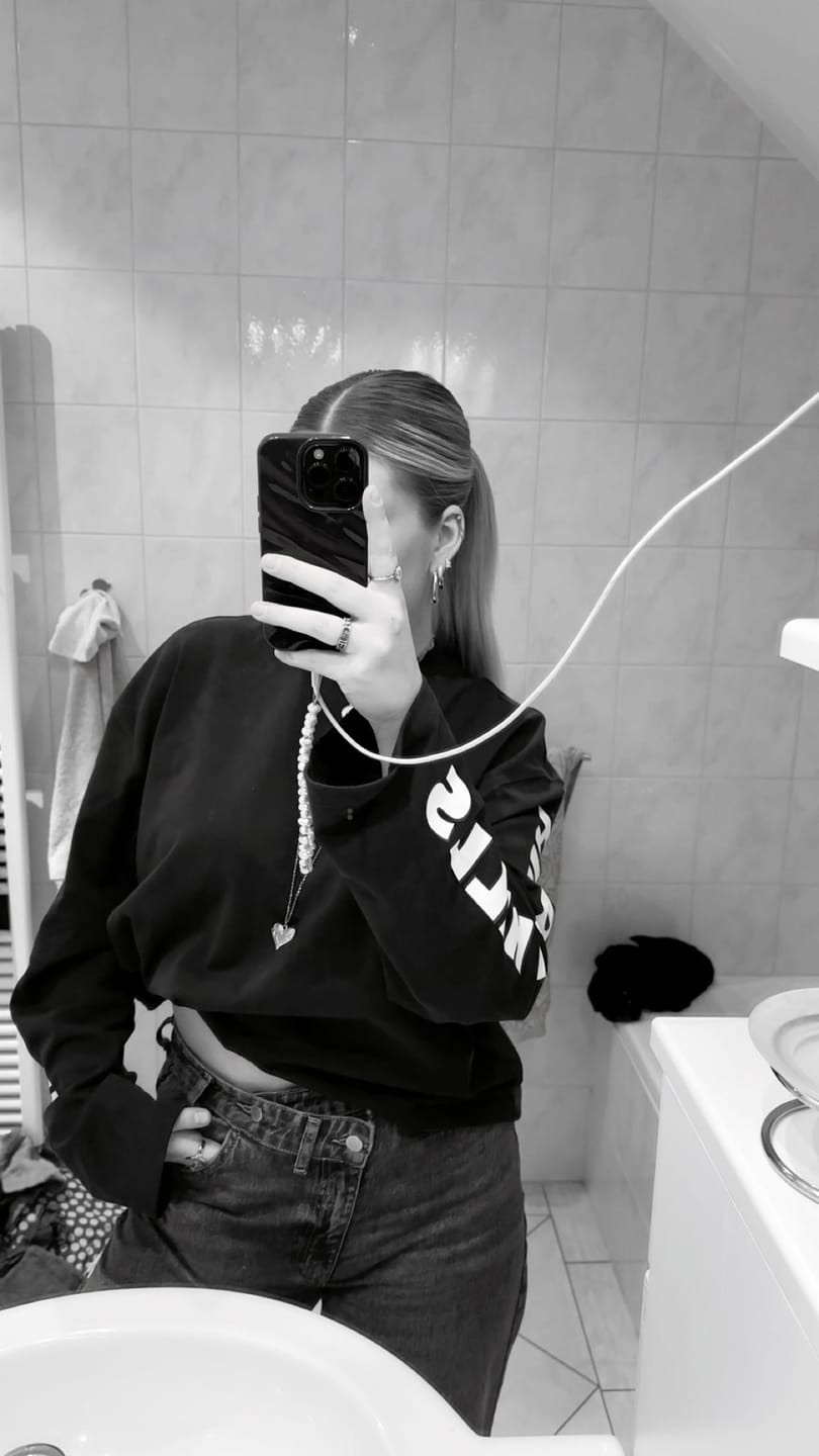 Customer photo review of LONGSLEEVE T-SHIRT NAVY