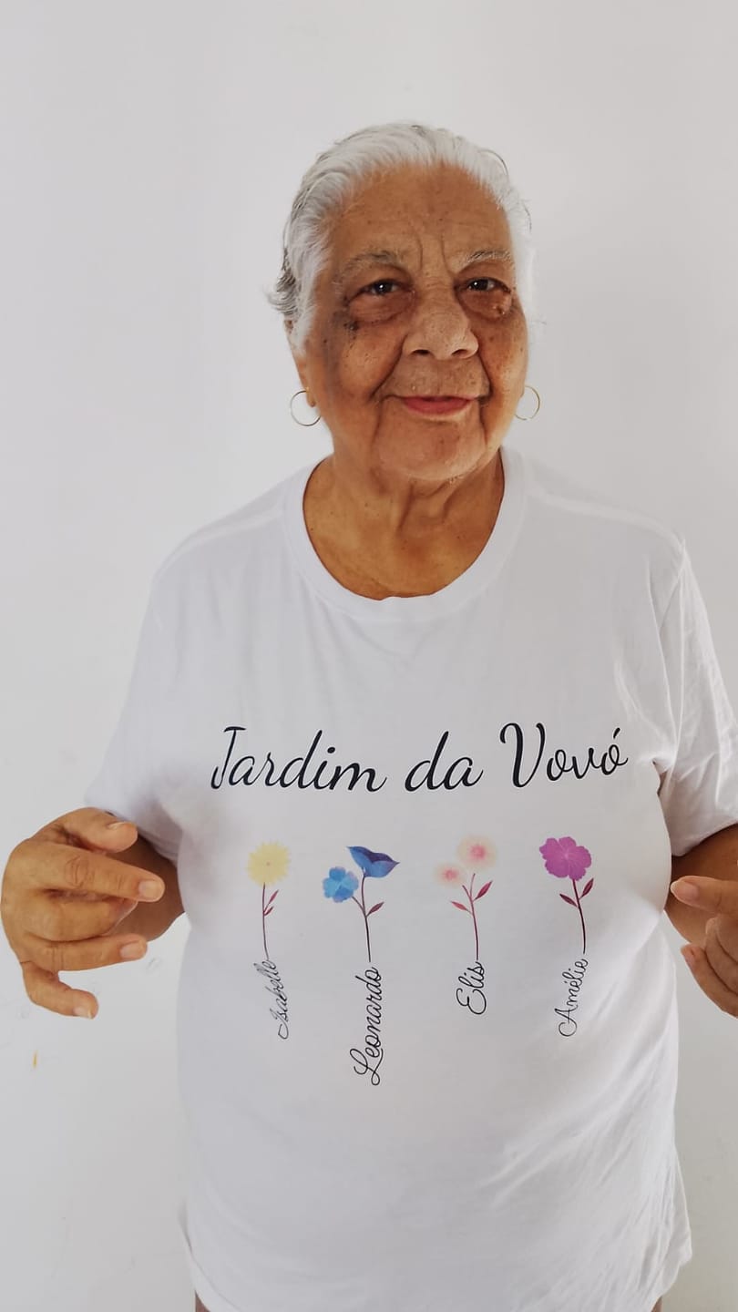 Customer photo review of Camiseta Personalizada Jardim da Vovó - BRANCA - Algodão 100%