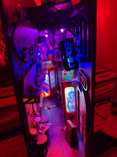 Customer photo review of Neo Ramen MiniAlley – A Cyberpunk DIY Diorama Booknook