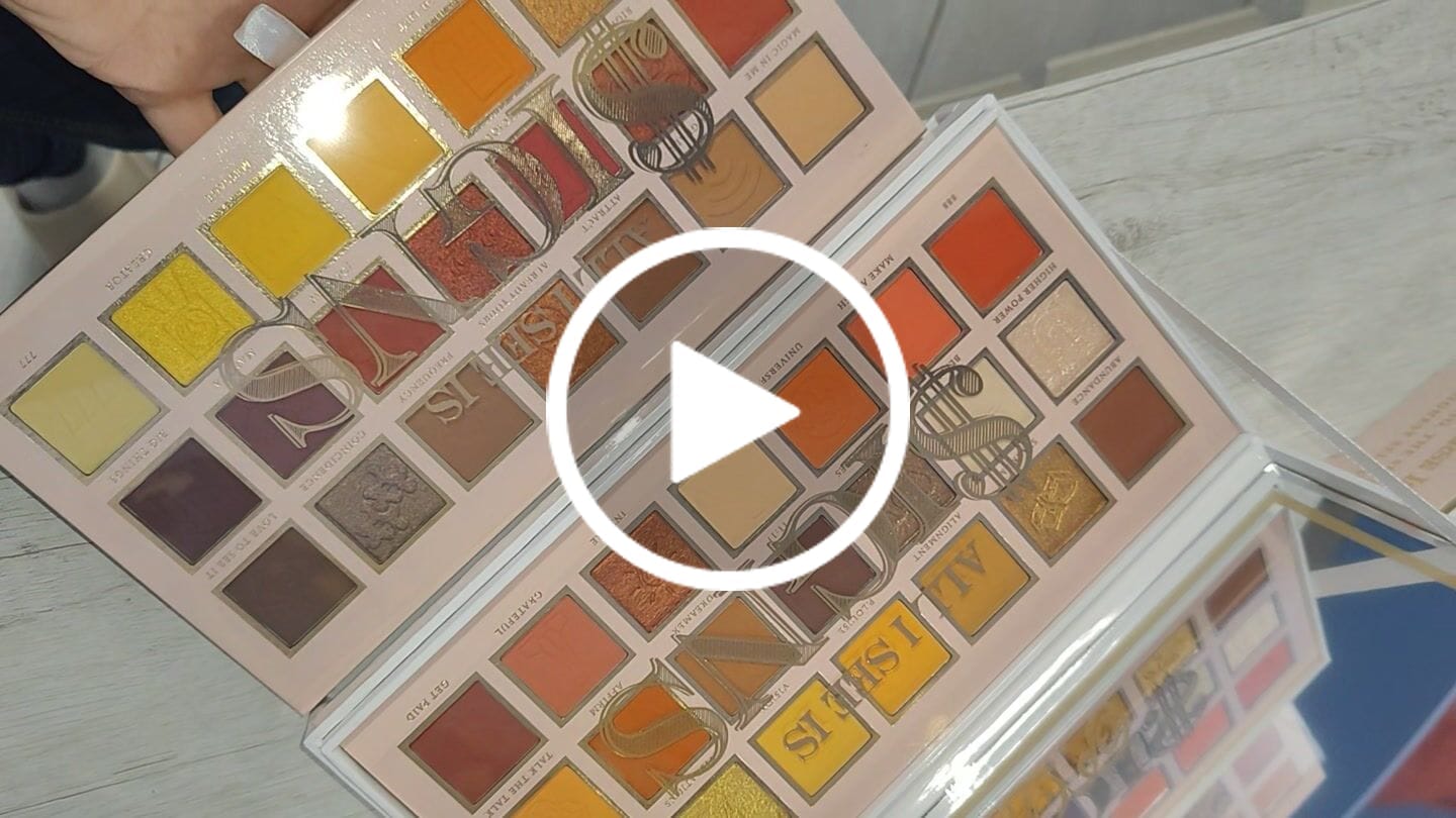 Kundvideorecension av P.Louise All I See Is $igns 42 Pan Eyeshadow Palette