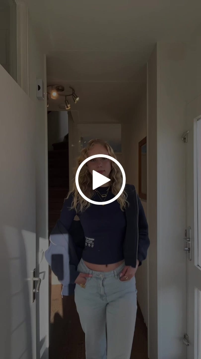 Customer video review of LABEL LONGSLEEVE TOP NAVY