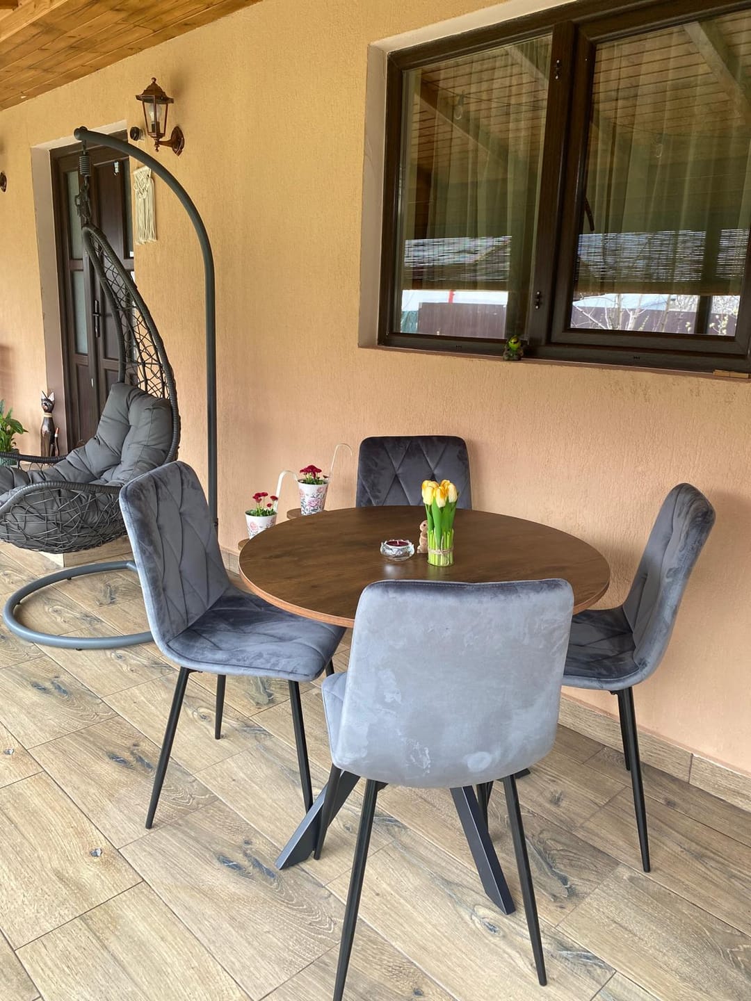 Customer photo review of Masa TALIA II, nuc/negru mat, 90x90x76 cm