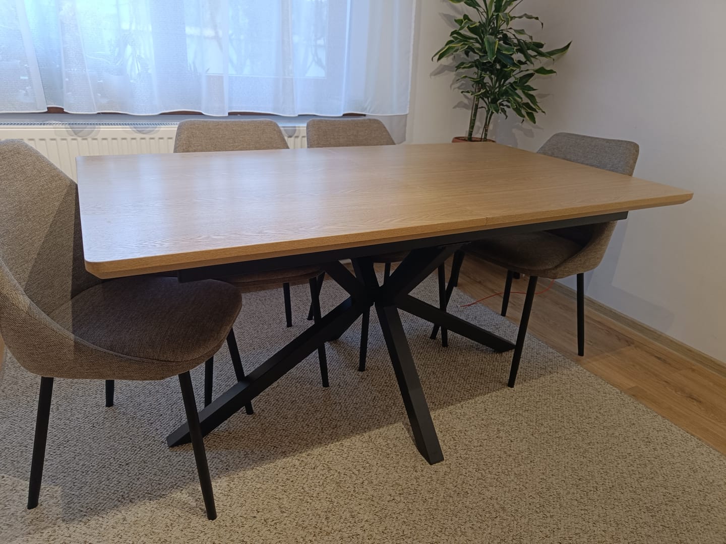 Customer photo review of Masa extensibila LOGAN, stejar/negru, 160/200x90x76 cm