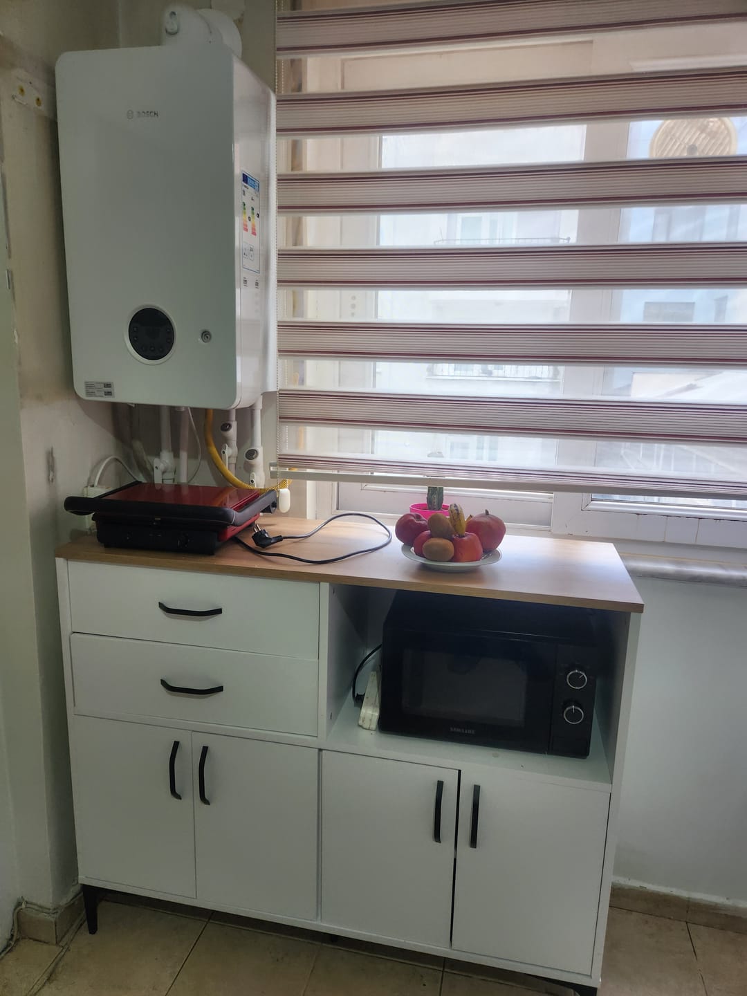 Customer photo review of Rani JE166 Kahve Köşesi Çok Amaçlı Dolap 4 Kapaklı 2 Çekmeceli Kiler Mutfak Dolabı Beyaz - Sepet Ceviz