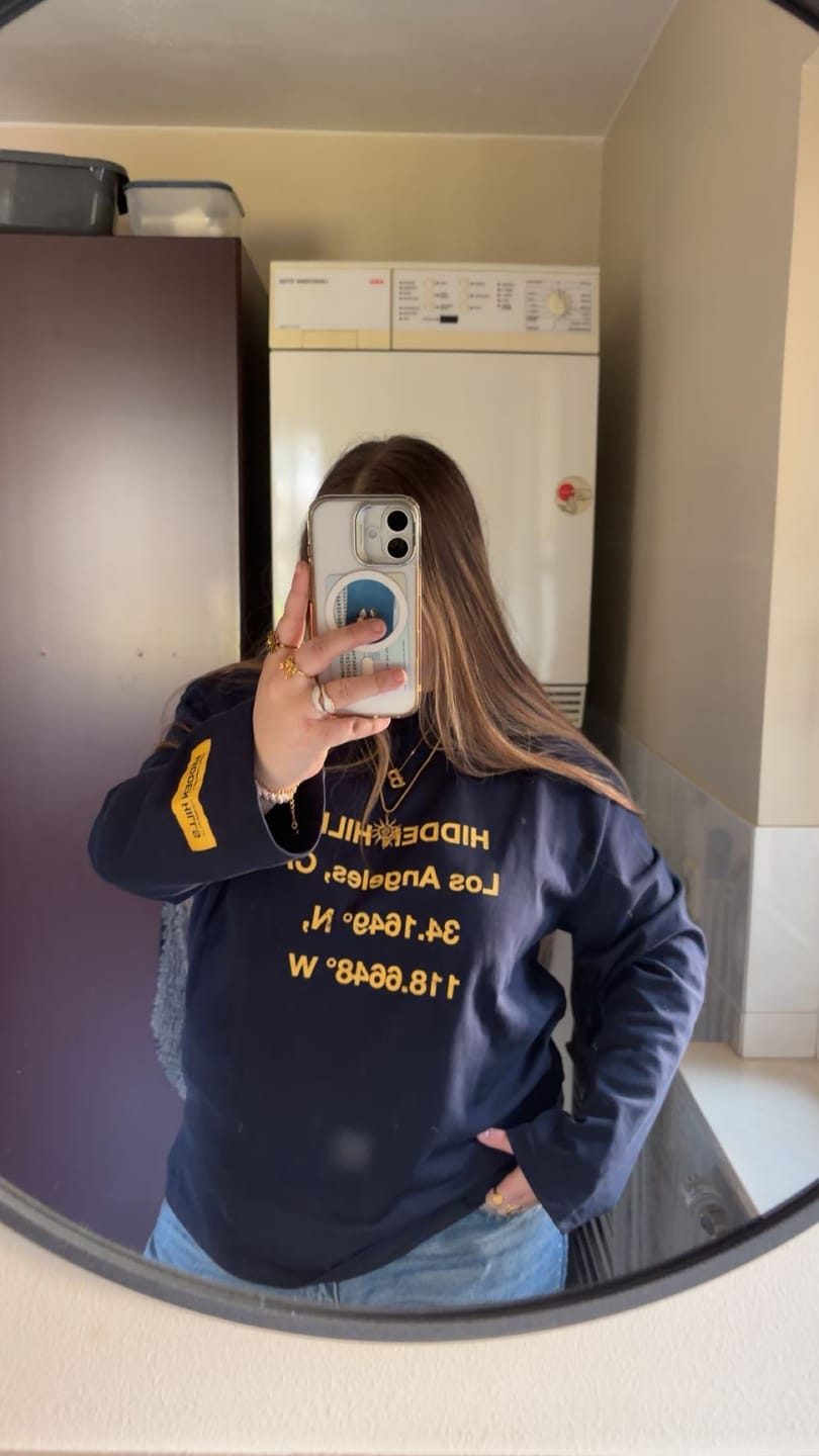 Customer photo review of VINTAGE LOGO LONGSLEEVE T-SHIRT AMBER/NAVY