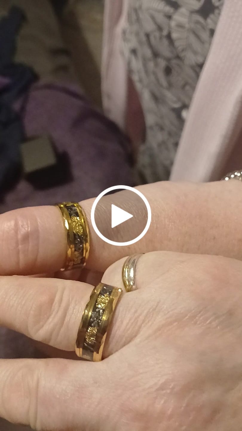 Customer video review of Golden Flake Wonder Ring Set