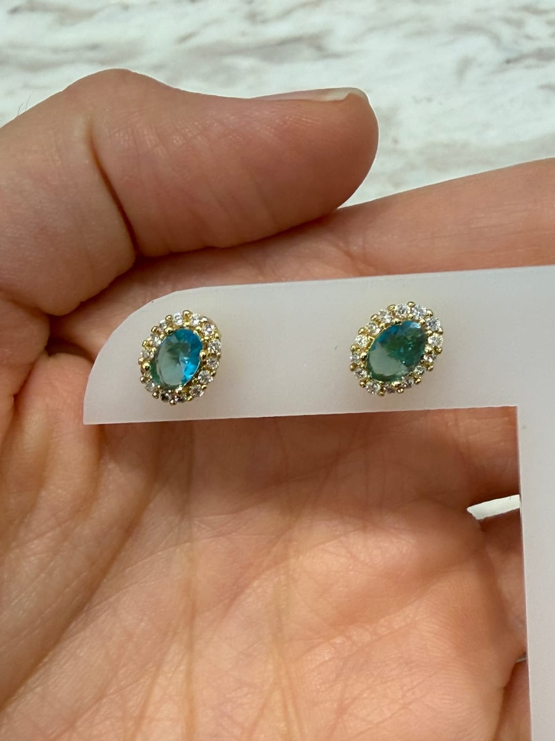 Customer photo review of Par Arete Ovalado Birthstone Dorado