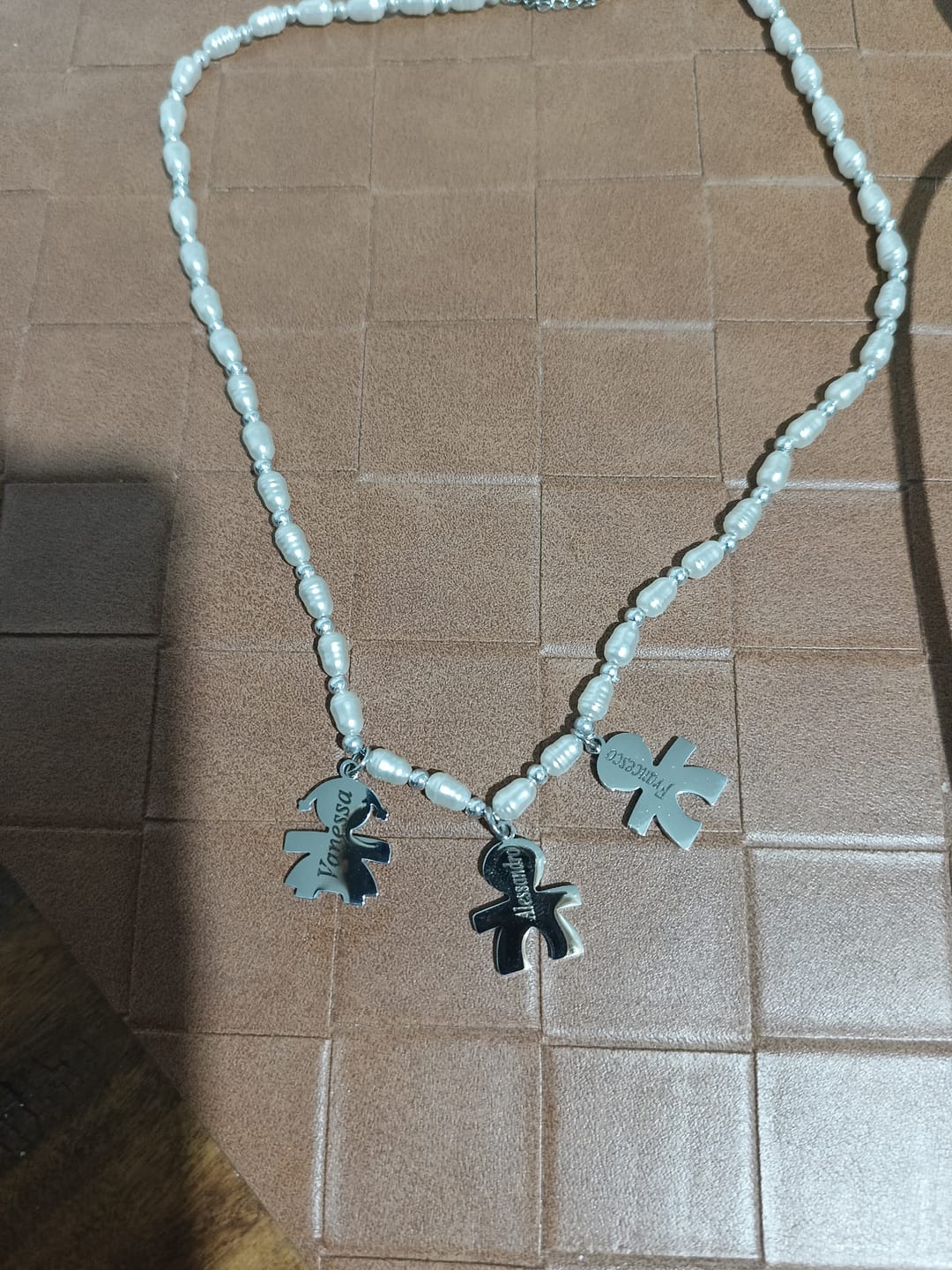 Customer photo review of Ciondolo bimbo con incisione del nome