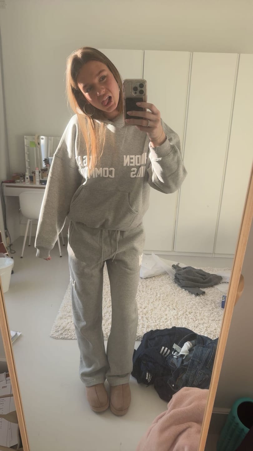 Customer photo review of GATED COMMUNITY HOODIE MEDIUM GREY