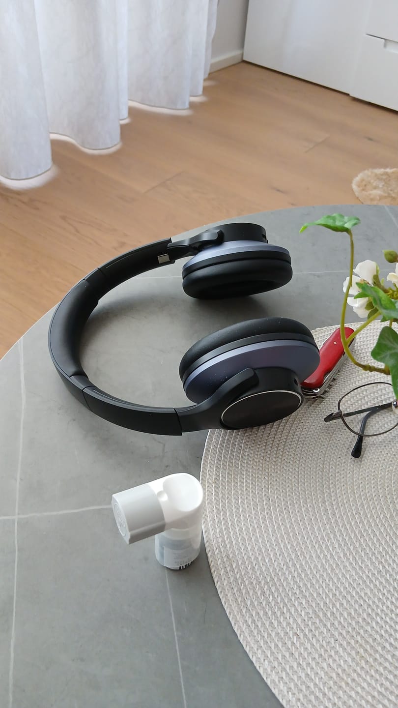 Customer photo review of Oneodio A Series - Bluetooth 5.0 Active Noise Cancelling Wireless Headphones - Built-in Microphone, Type C Charging & Carry Case - Extended 2 Year Warranty Included