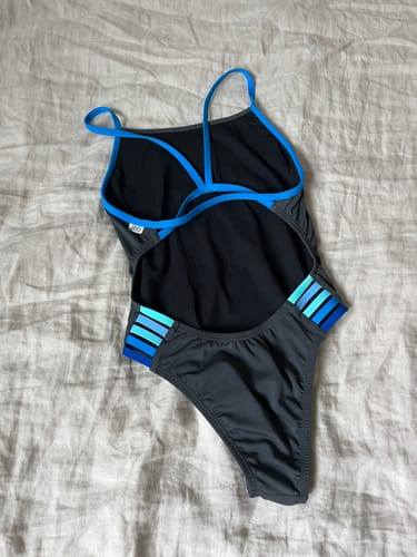 Customer photo review of LENNOX ONE PIECE - Carbon|Cancun