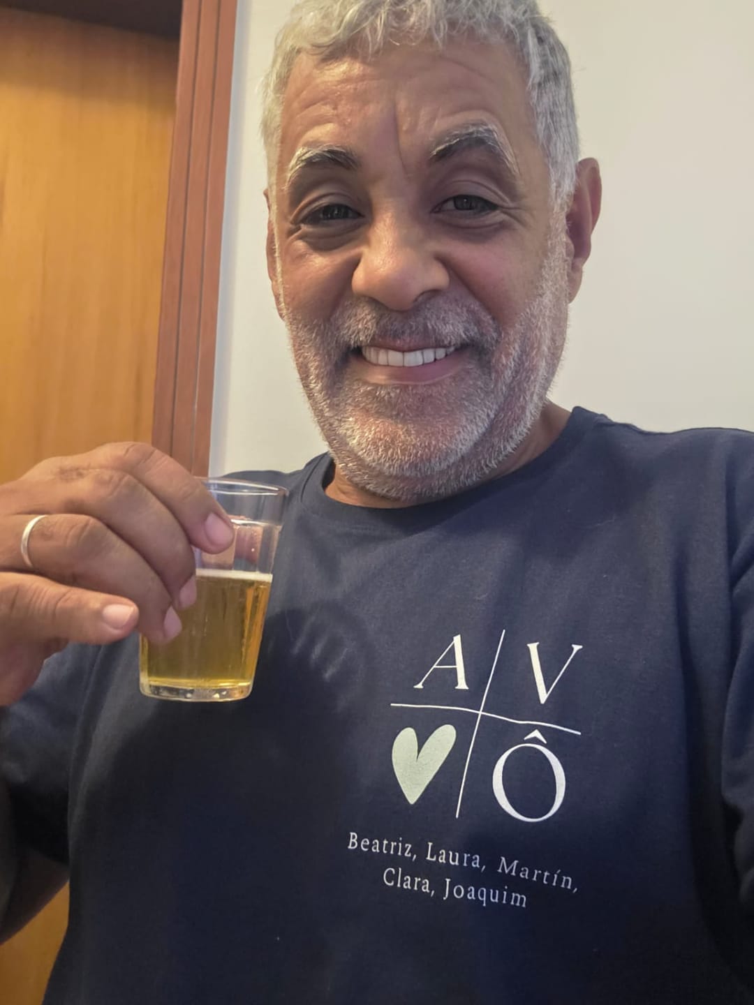 Customer photo review of Camiseta Personalizada AVÔ MINIMALISTA - Algodão 100%