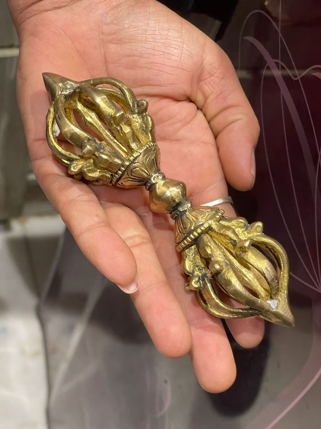 Customer photo review of Brass Vajra Dorje Ritual Tool Vastu Remedy for Protection, Tibetan Meditation and Home Temple Energy 15.7 x 4 cm | 340 gm