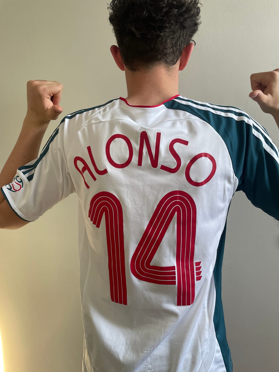 Customer photo review of Xabi Alonso Liverpool 2006 2007 White Retro Jersey