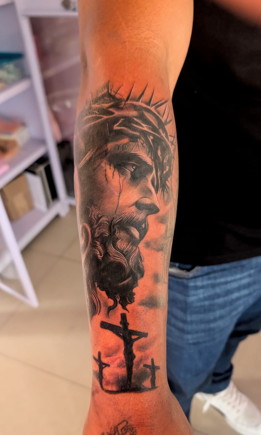 Customer photo review of Electrum Ink | Notorious Black Outlining Ink