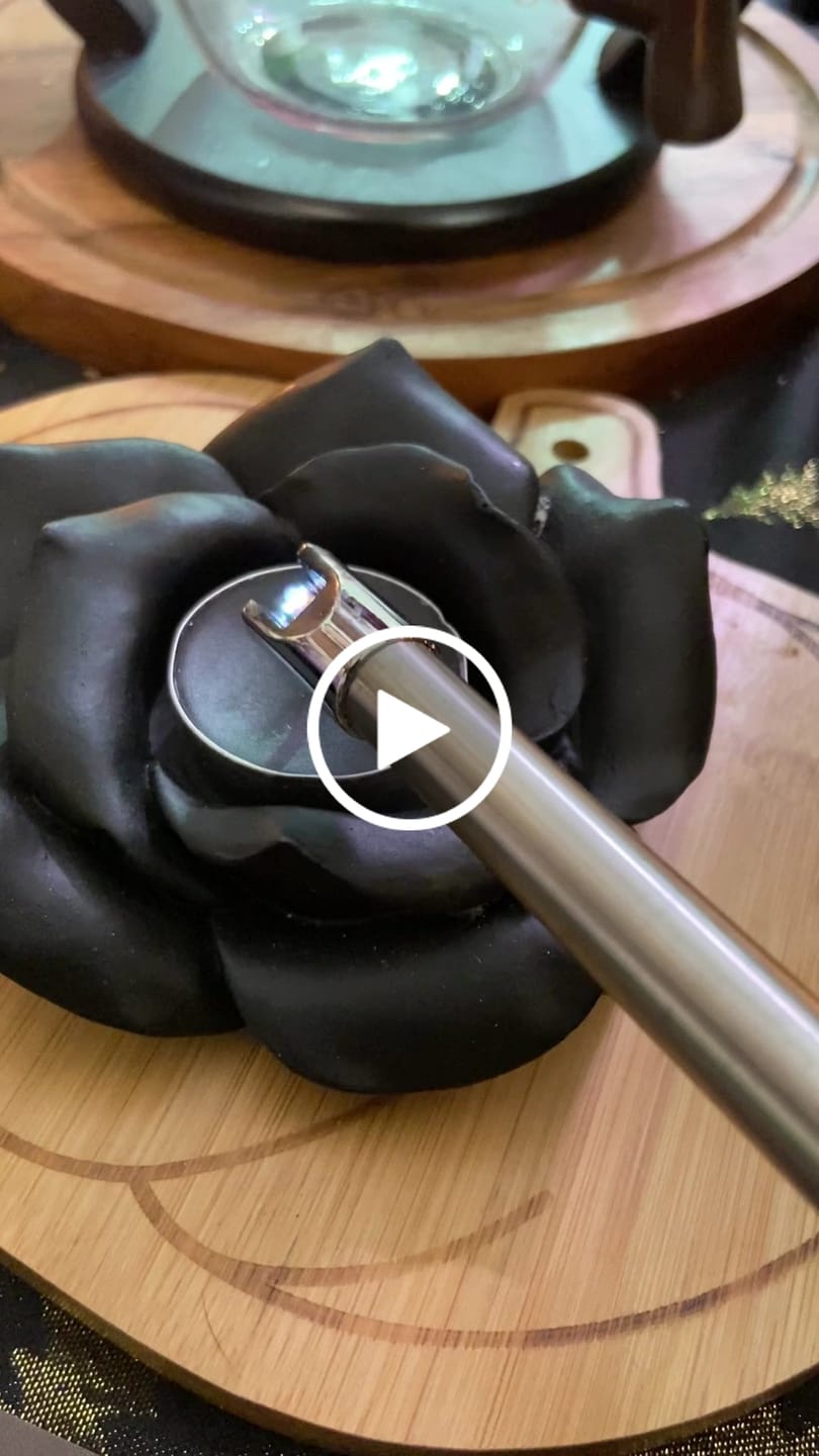Customer video review of schwarze Rose - Teelichthalter