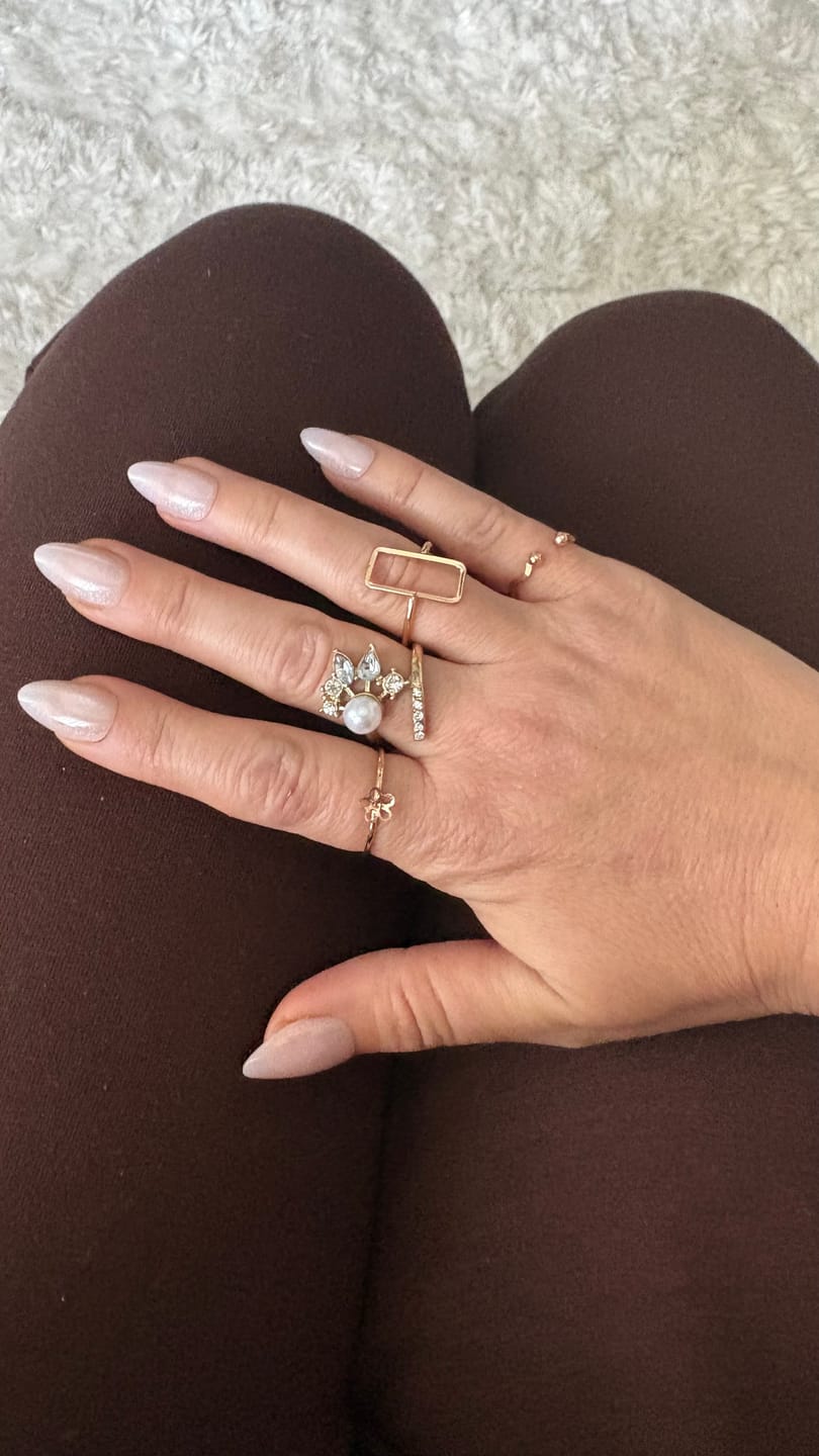 Customer photo review of Pearl Mist - Short Almond - 30 Adet Takma Tırnak