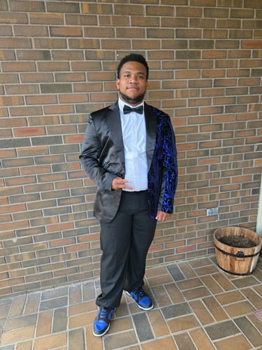 Customer photo review of Men's 2-Piece Suit Blue Shimmering Branches Black Tuxedo