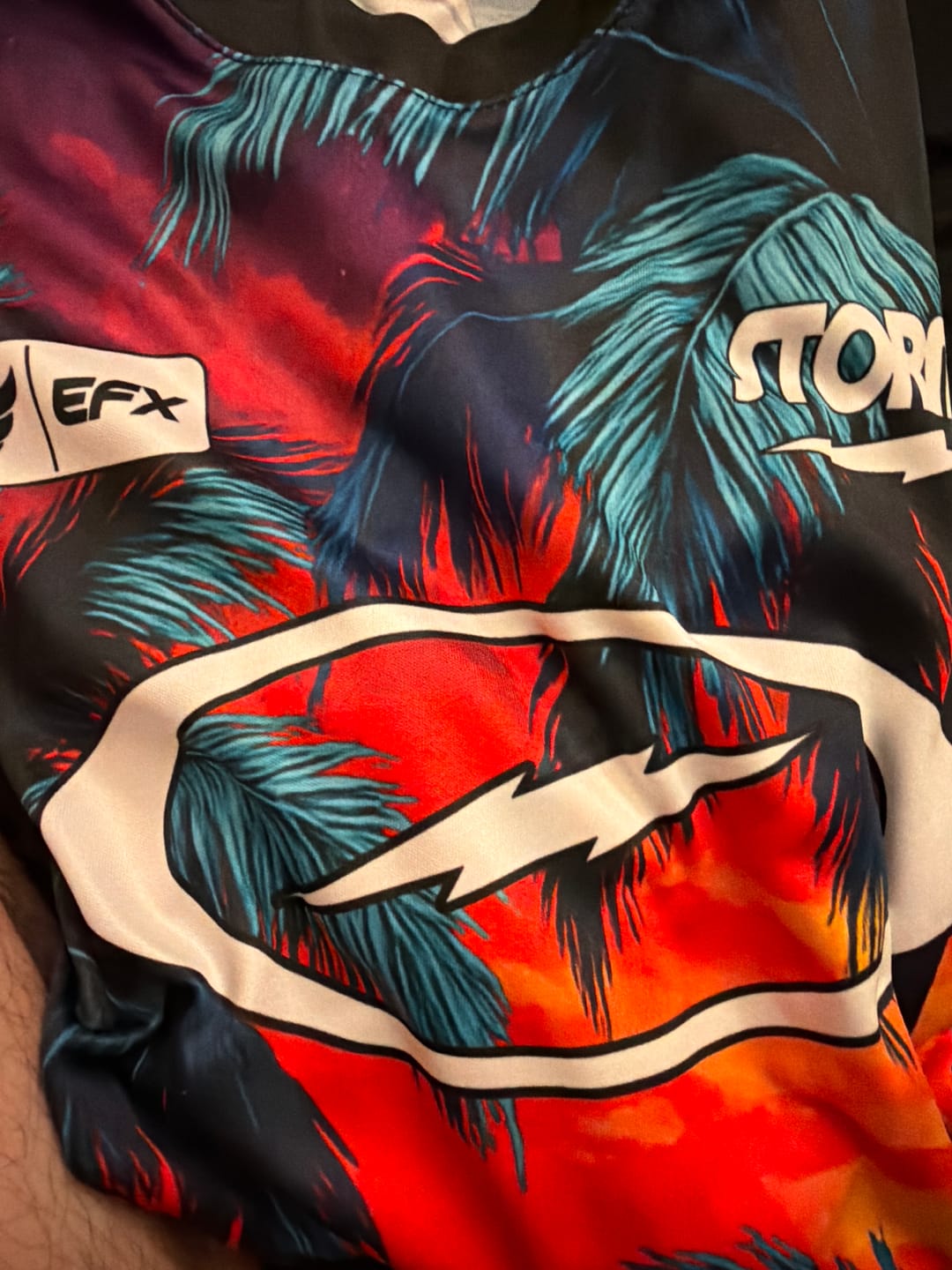 Customer photo review of SUNSET PALMS - BOWLING JERSEY