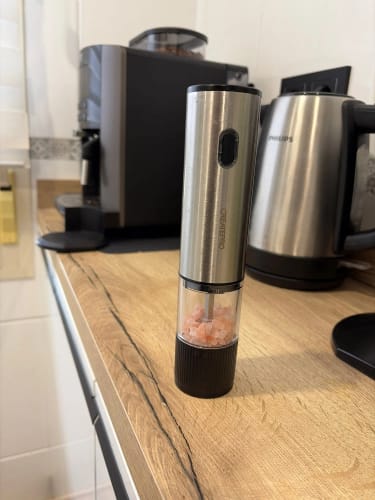 Customer photo review of Automatic Salt and Pepper Grinder