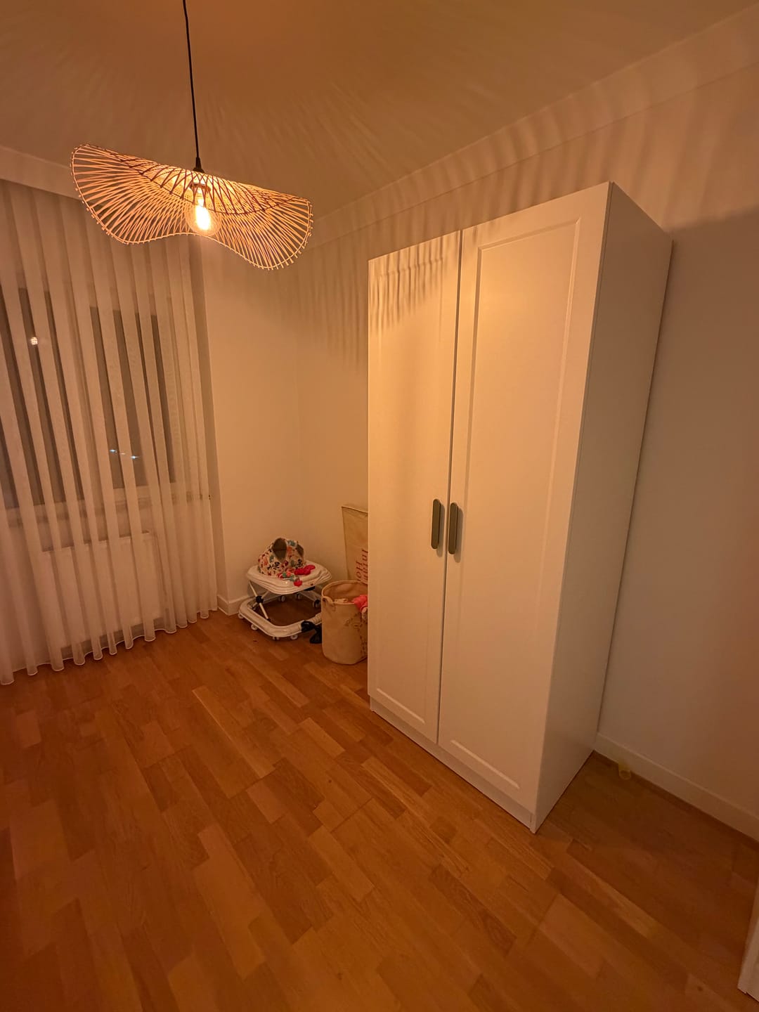 Customer photo review of Rani BA220 Membran Kapaklı Gardırop 2 Kapaklı 6 Raflı 2 Askılı Elbise Dolabı Beyaz