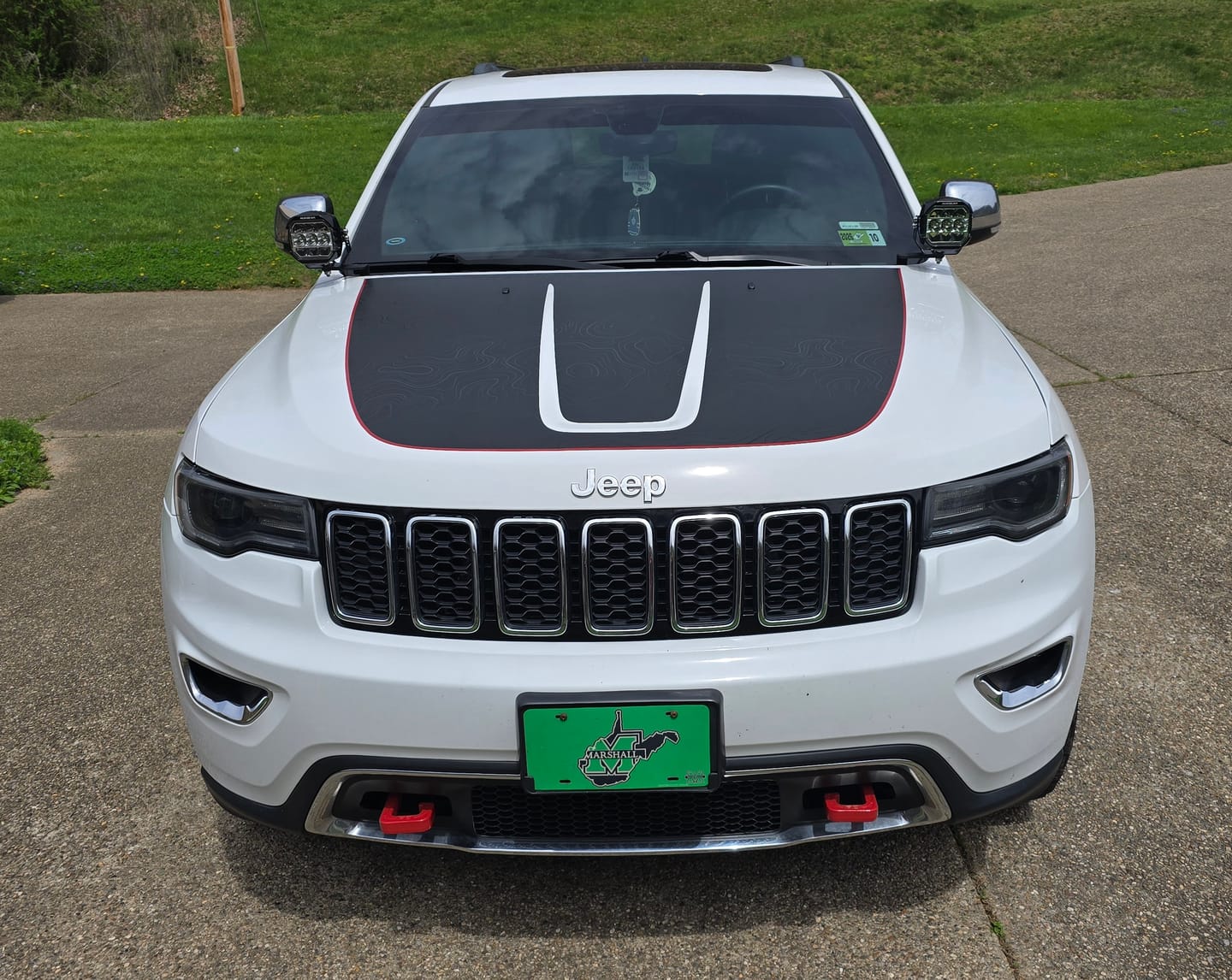 Customer photo review of Hood Graphic | fits 2011-2022 Jeep Grand Cherokee WK2