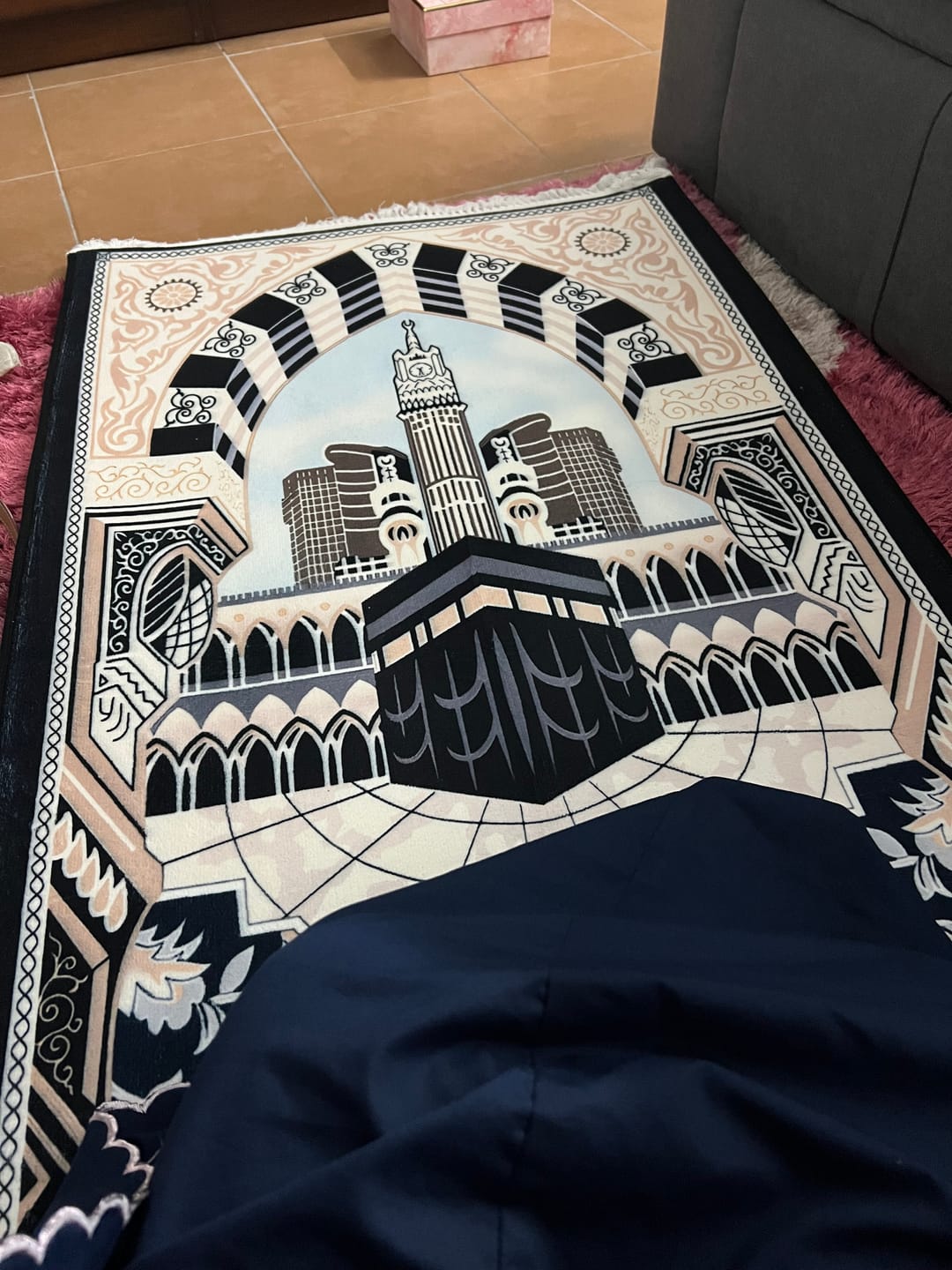 Customer photo review of Floral Kaaba  Padded Prayer Mat