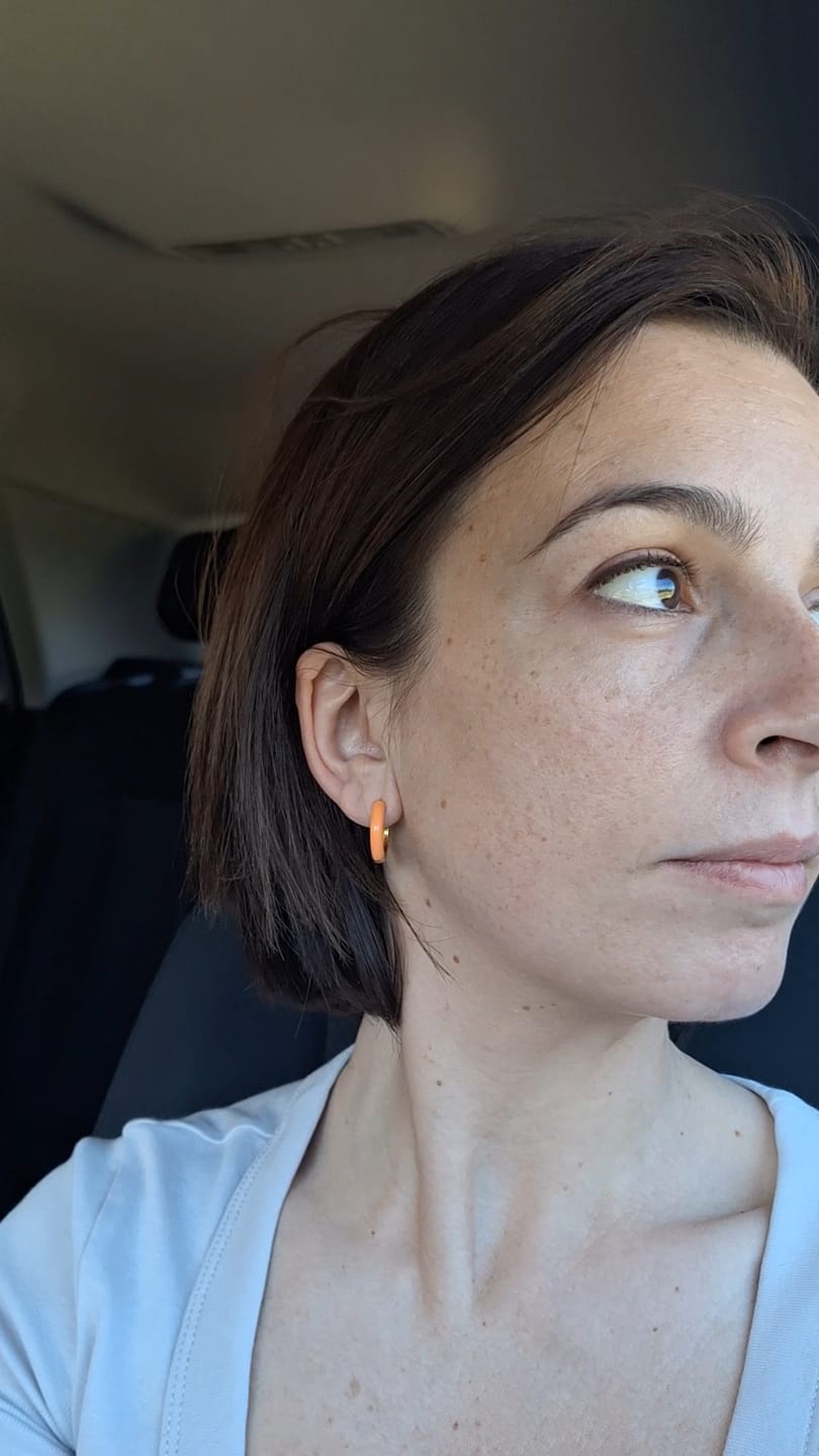 Customer photo review of Orecchino HOOP GEMS - Apricot