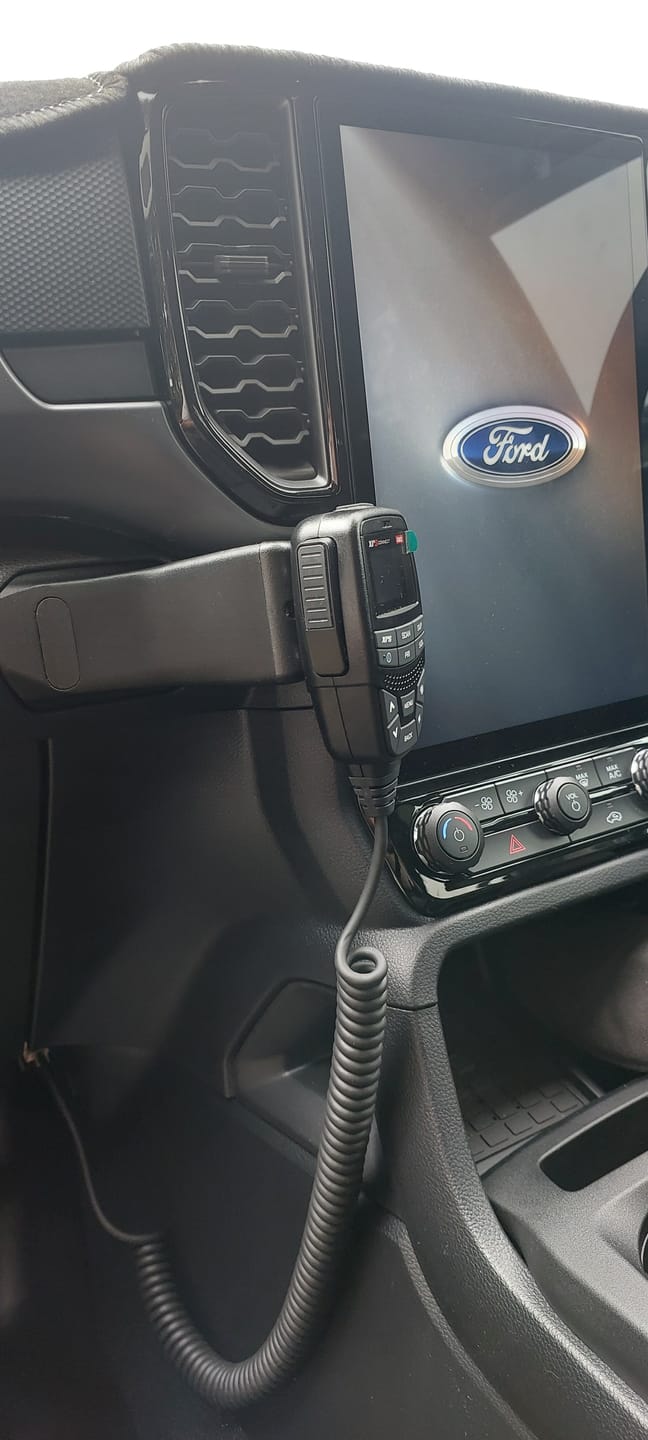 Customer photo review of UHF/Quadlock/Universal Dash Mount for Ford Ranger Super Duty