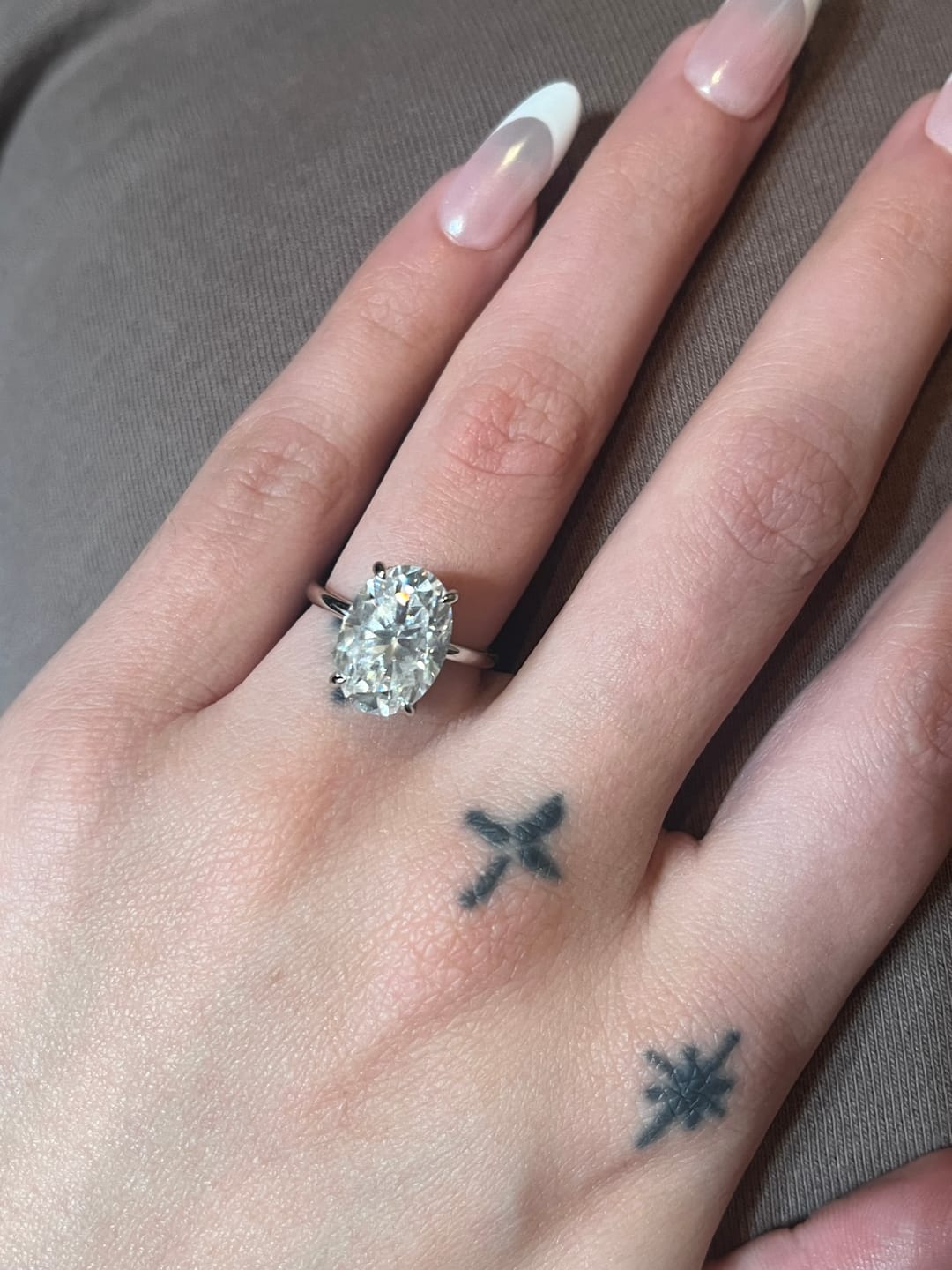Customer photo review of S925 Moissanite 2.0~5.5 Carat Oval Cut Hidden Halo Engagement Ring For Everyday Wear