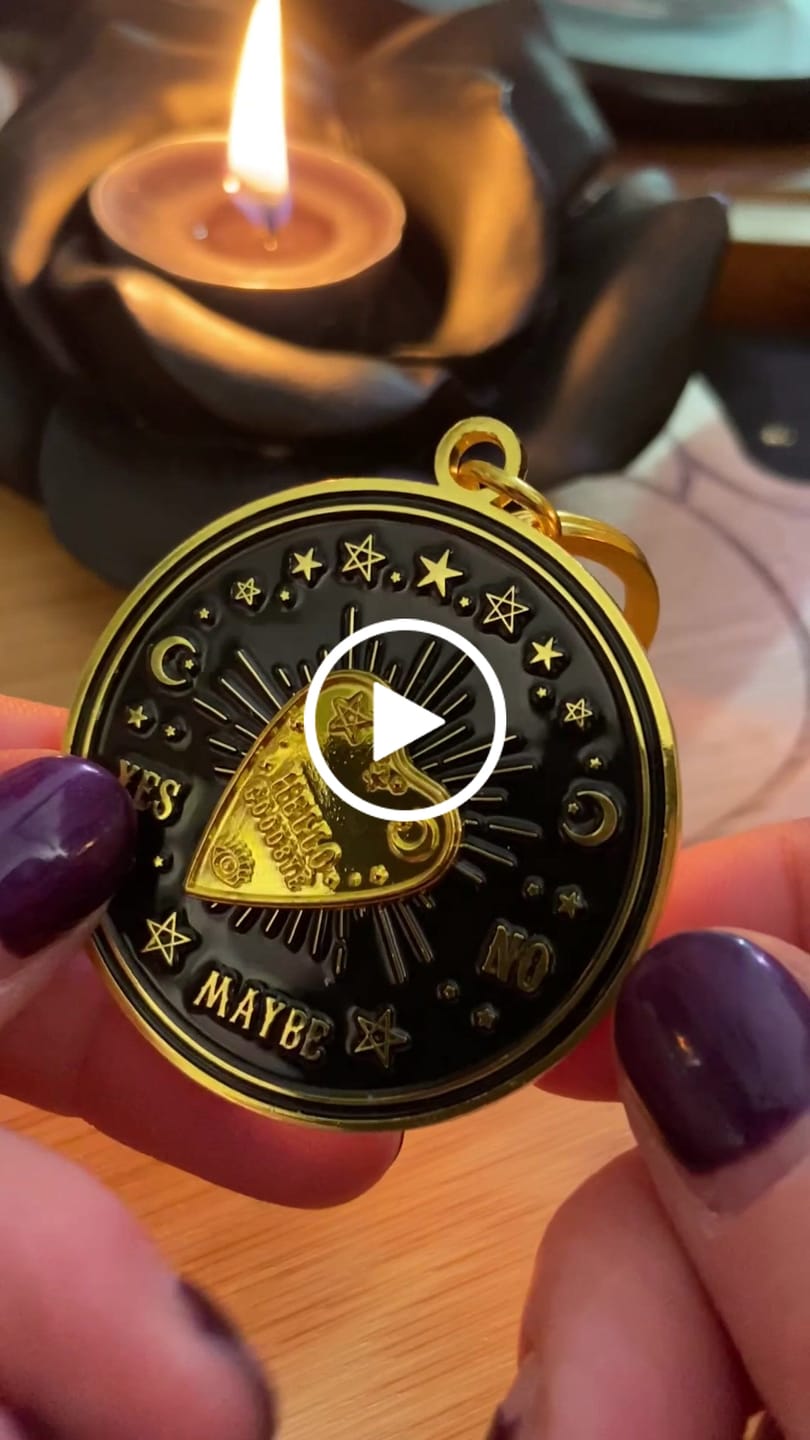 Customer video review of Drehbarer Ouija Schlüsselanhänger