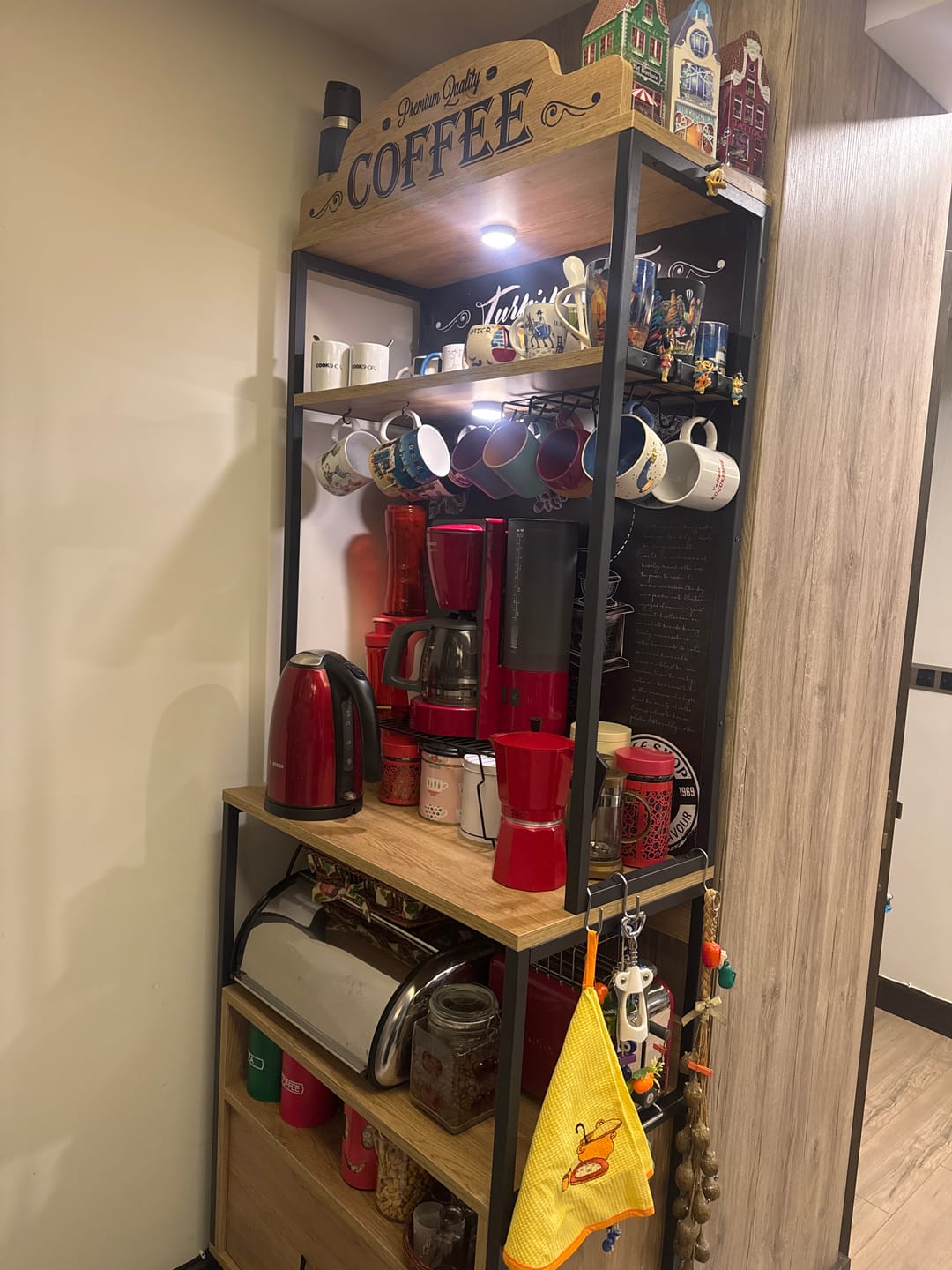 Customer photo review of Rani JE154 Işıklı Kahve Köşesi Çekmeceli Çok Amaçlı Mutfak Dolabı Sepet Ceviz