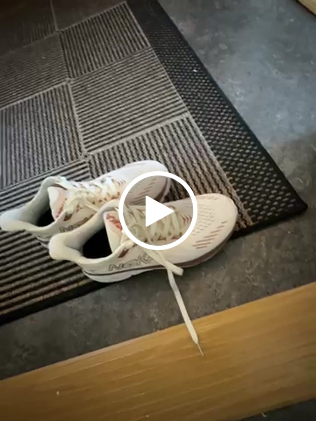 Customer video review of NOKA V1 Träningsskor