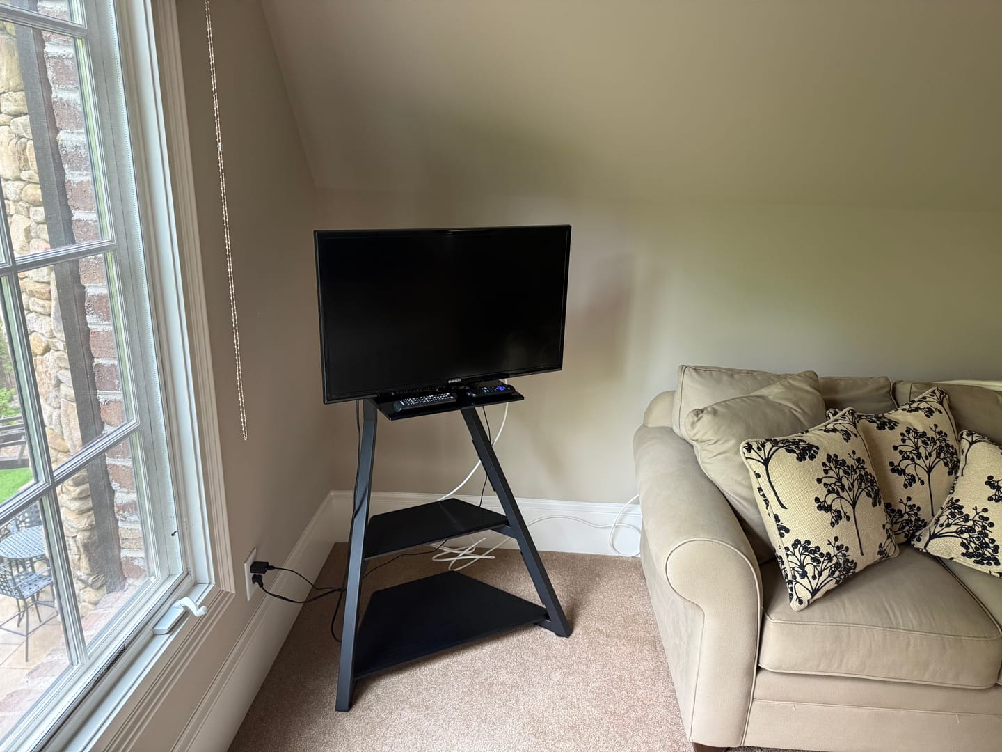 Customer photo review of Eiffel FT65 TV Stand