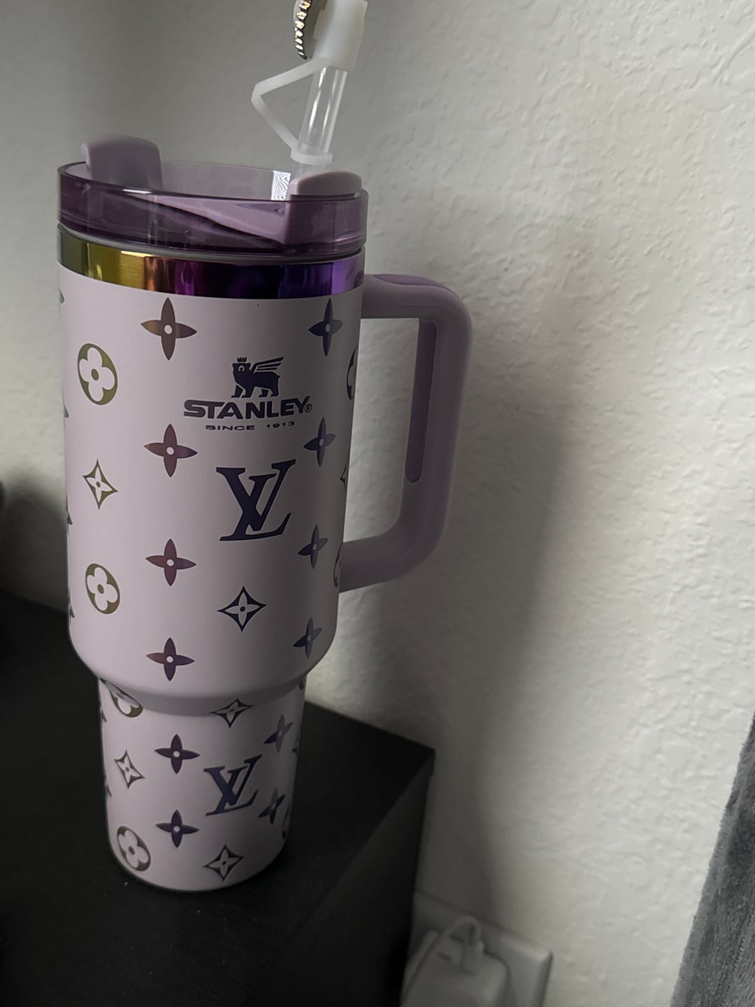 Customer photo review of Designer Holographic In-Car Insulated Cup 40OZ Free shipping by✈️✈️✈️