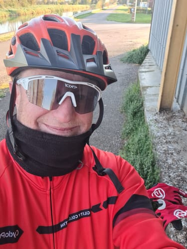 Avis photo d'un client sur Maillot cycliste hiver Rouge - Agility - DESTOCKAGE